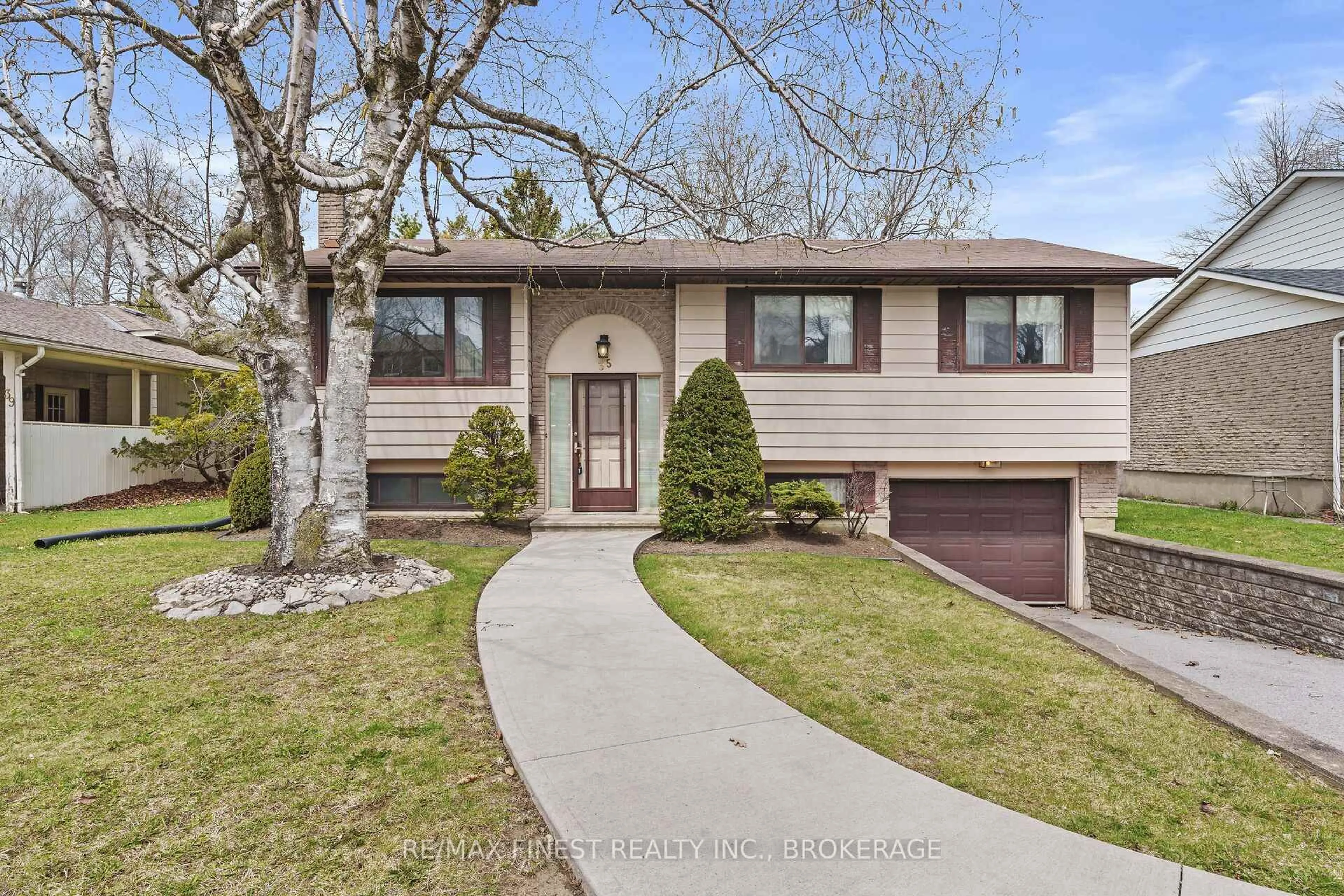 Home with vinyl exterior material, street for 35 Newcourt Pl, Kingston Ontario K7M 6Y1