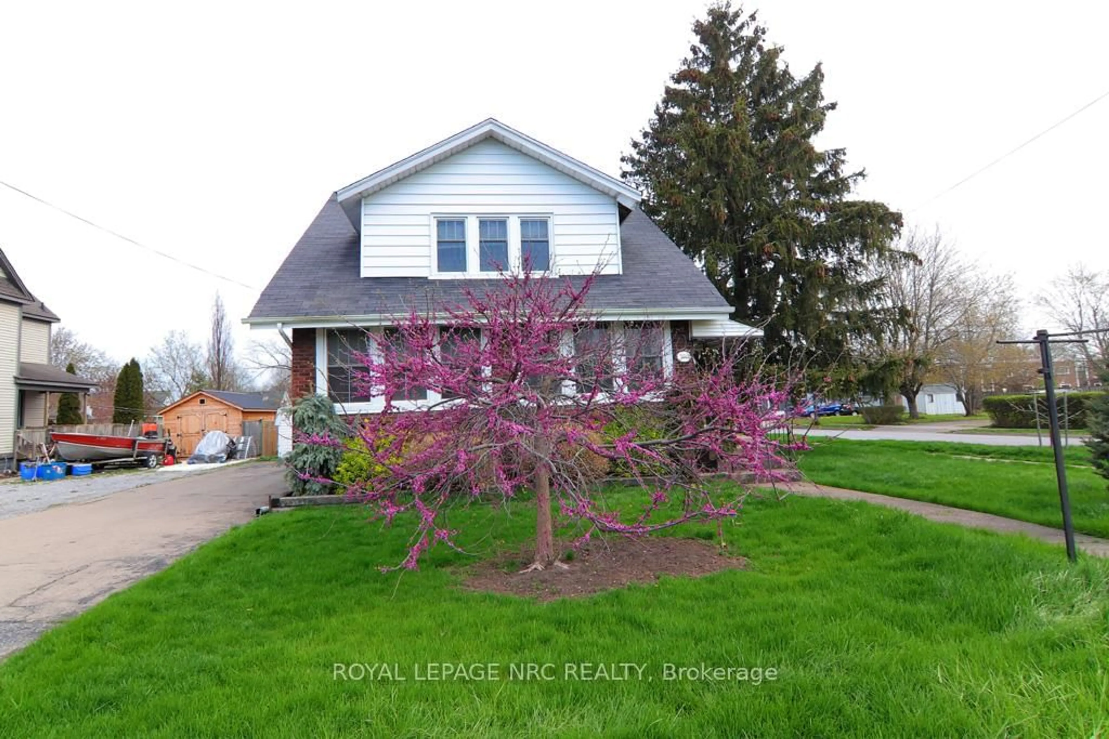 Home with vinyl exterior material, street for 300 Phipps St, Fort Erie Ontario L2A 2V6