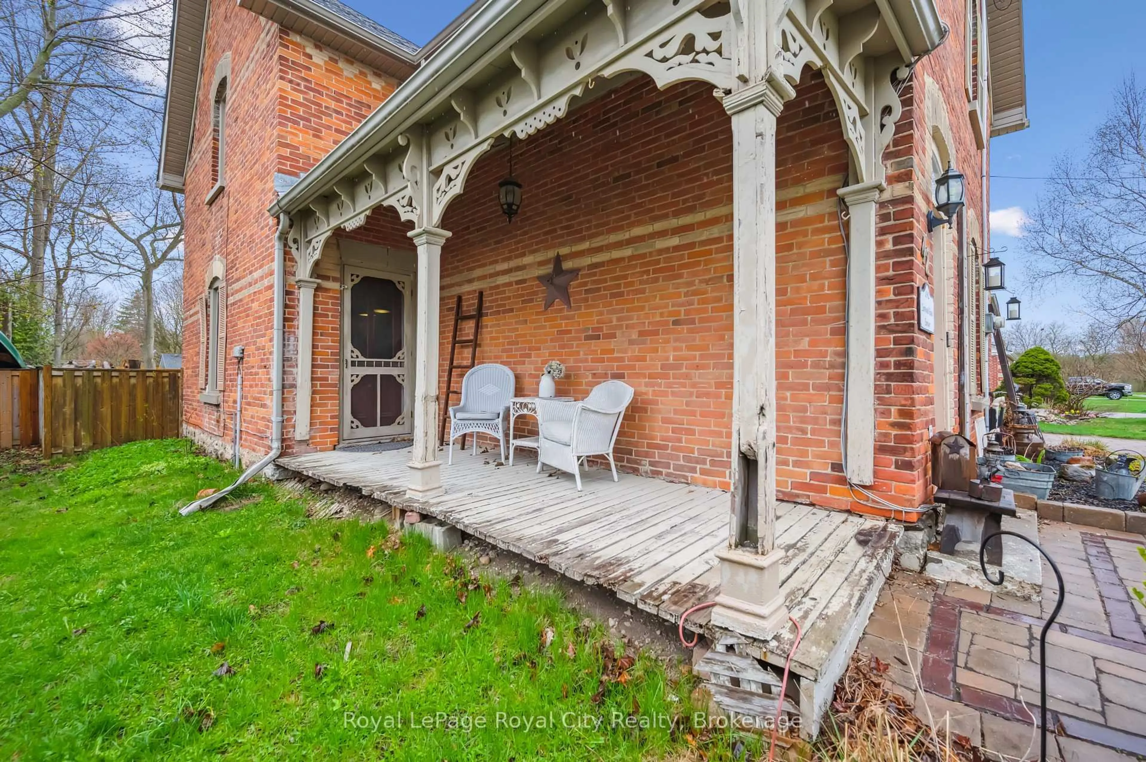 Patio, street for 42 Bielby St, East Luther Grand Valley Ontario L9W 5N3
