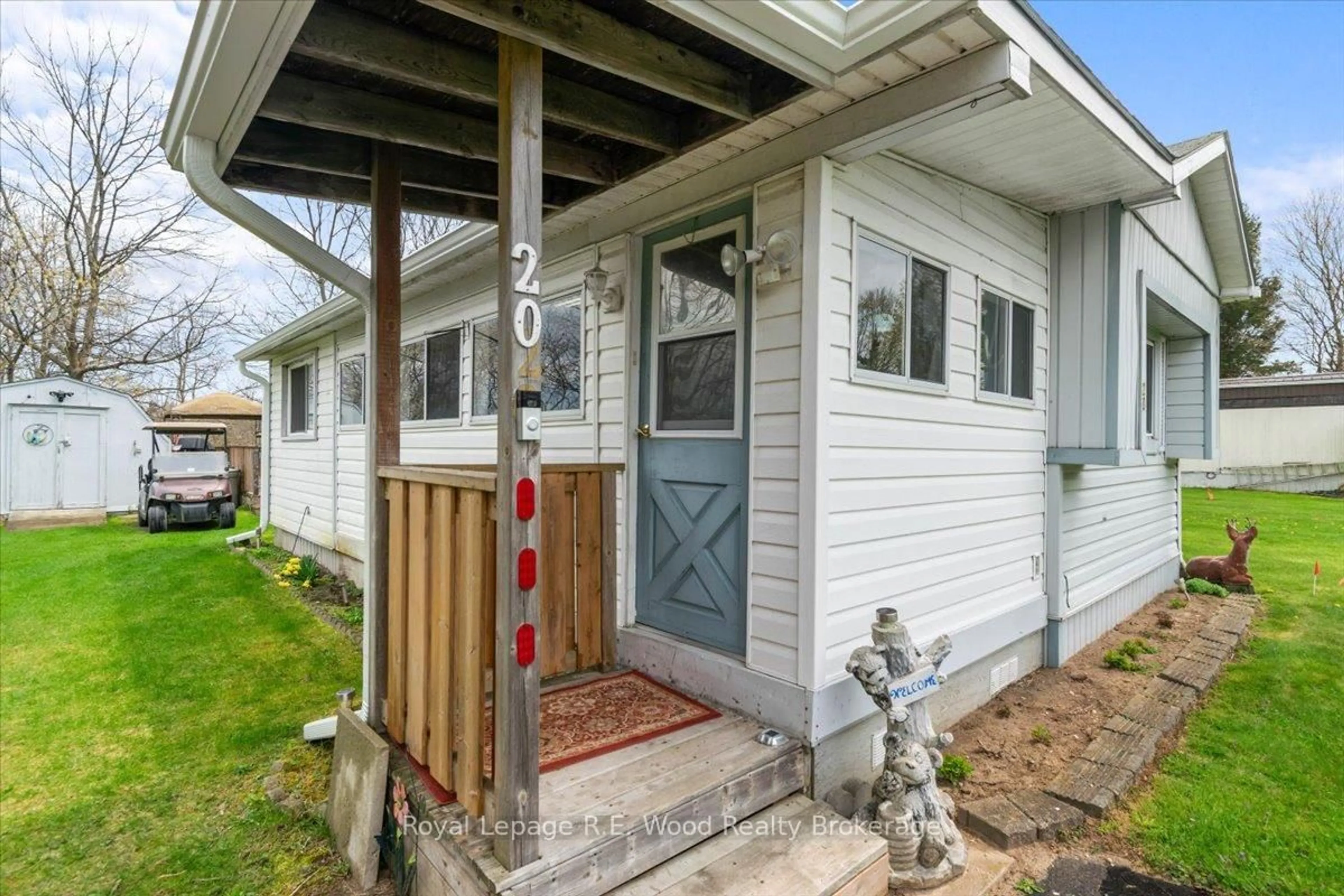 Home with vinyl exterior material, street for 4899 Plank Rd ##20, Bayham Ontario N0J 1Z0
