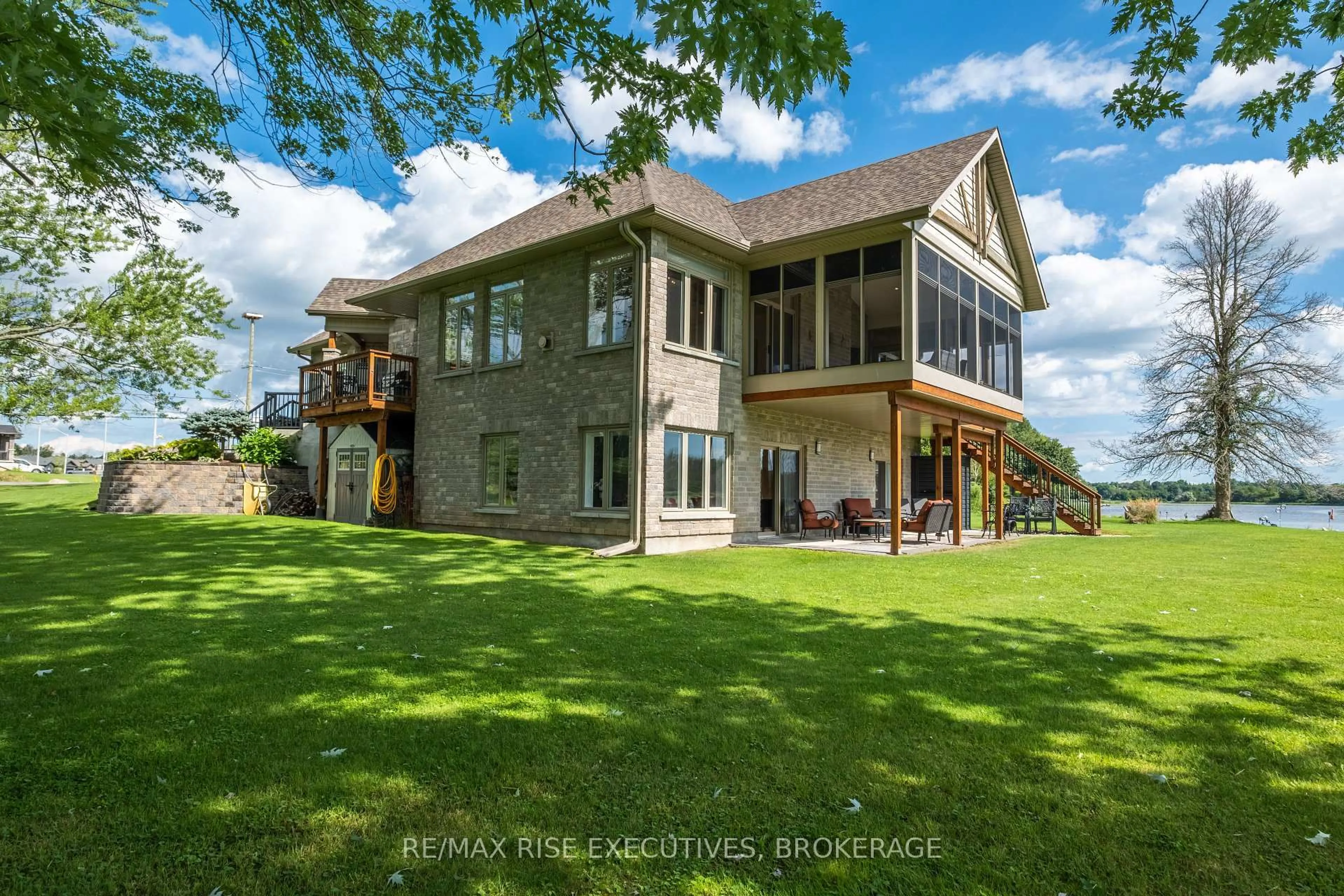 A pic from outside/outdoor area/front of a property/back of a property/a pic from drone, unknown for 474 DUNDAS St, Greater Napanee Ontario K7R 2C1
