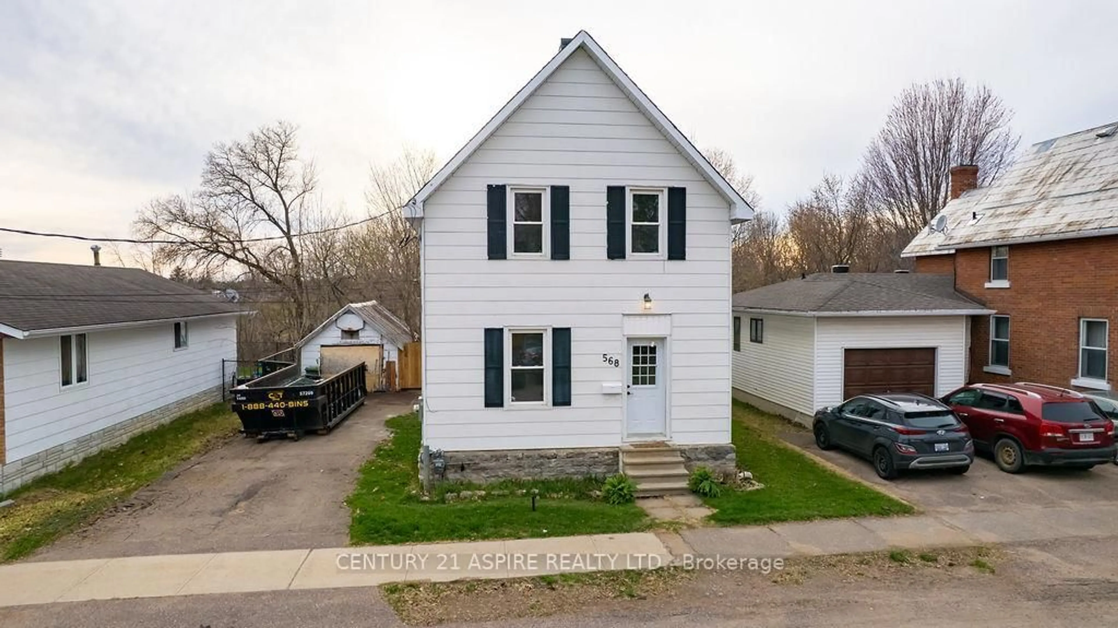 A pic from outside/outdoor area/front of a property/back of a property/a pic from drone, street for 568 Moffat St, Pembroke Ontario K8A 3Y1