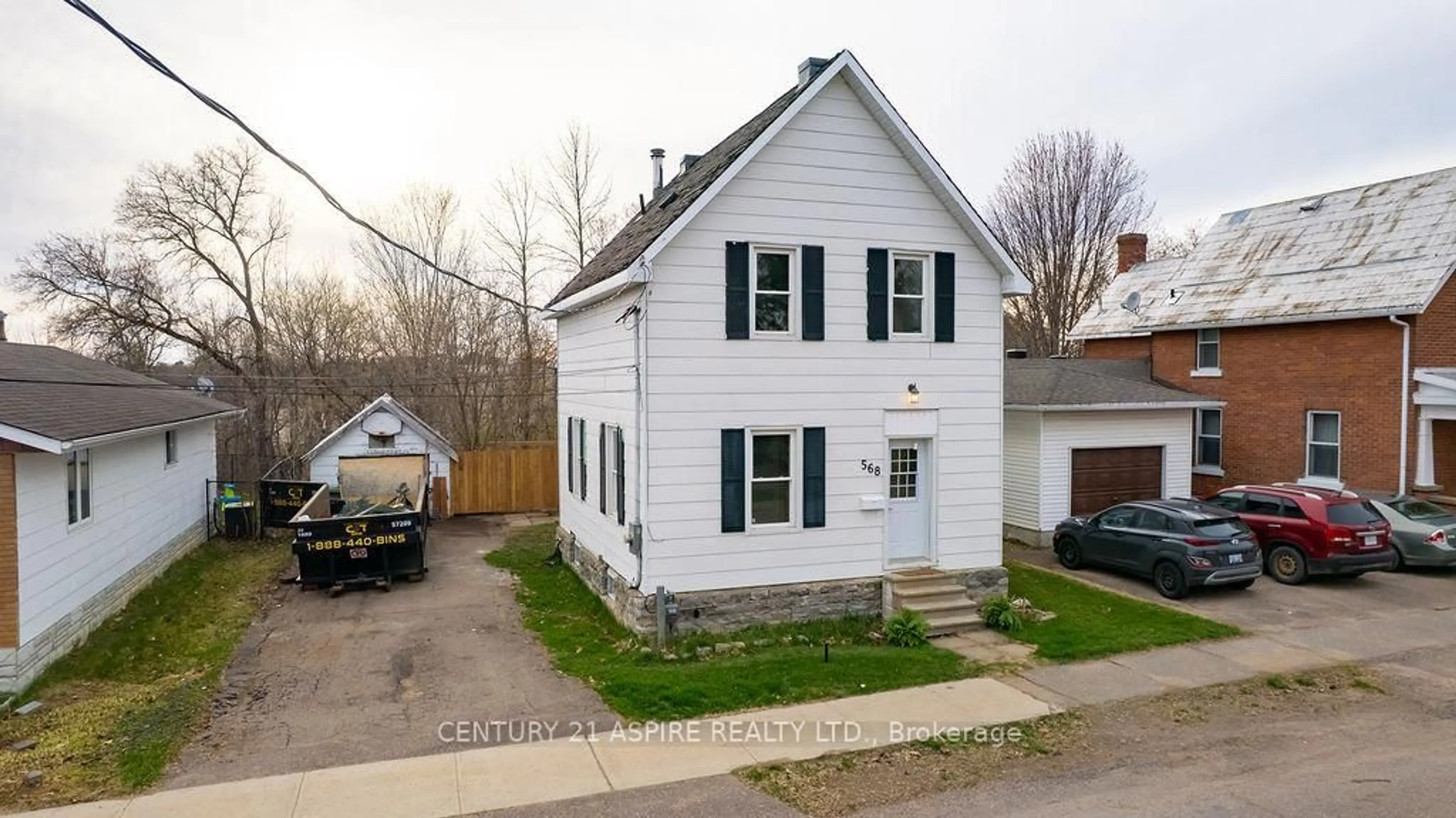 A pic from outside/outdoor area/front of a property/back of a property/a pic from drone, street for 568 Moffat St, Pembroke Ontario K8A 3Y1