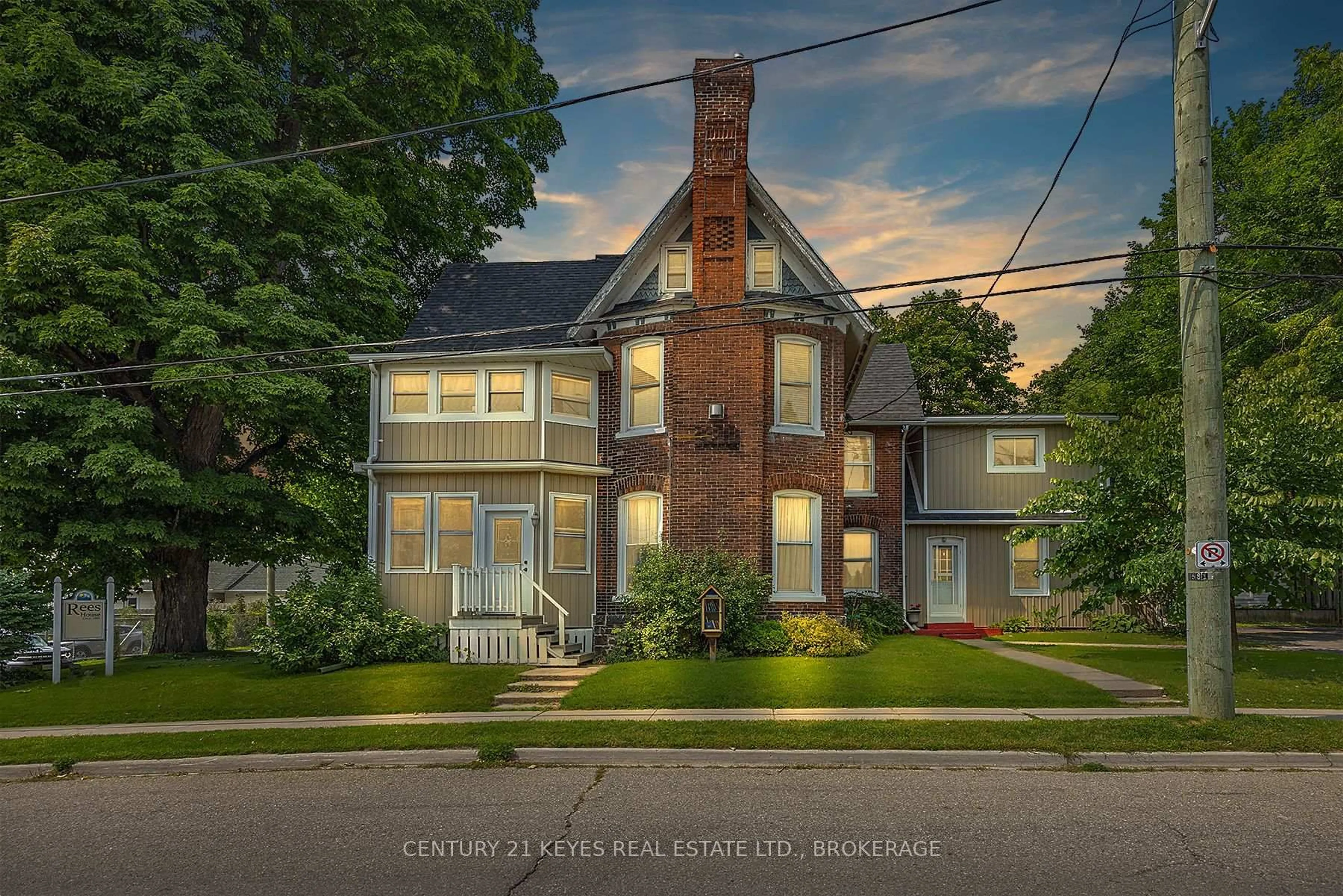 Home with brick exterior material, building for 195 Market St, Gananoque Ontario K7G 2M6