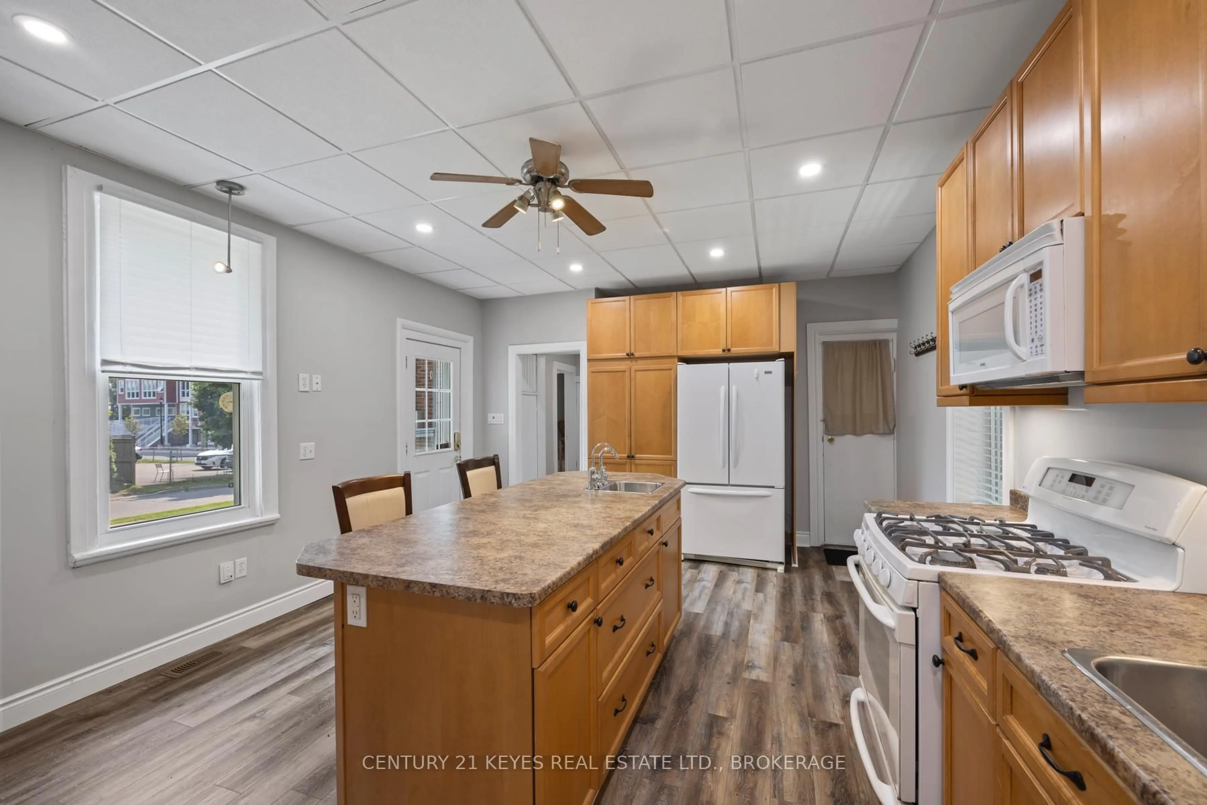 Open concept kitchen, ceramic/tile floor for 195 Market St, Gananoque Ontario K7G 2M6