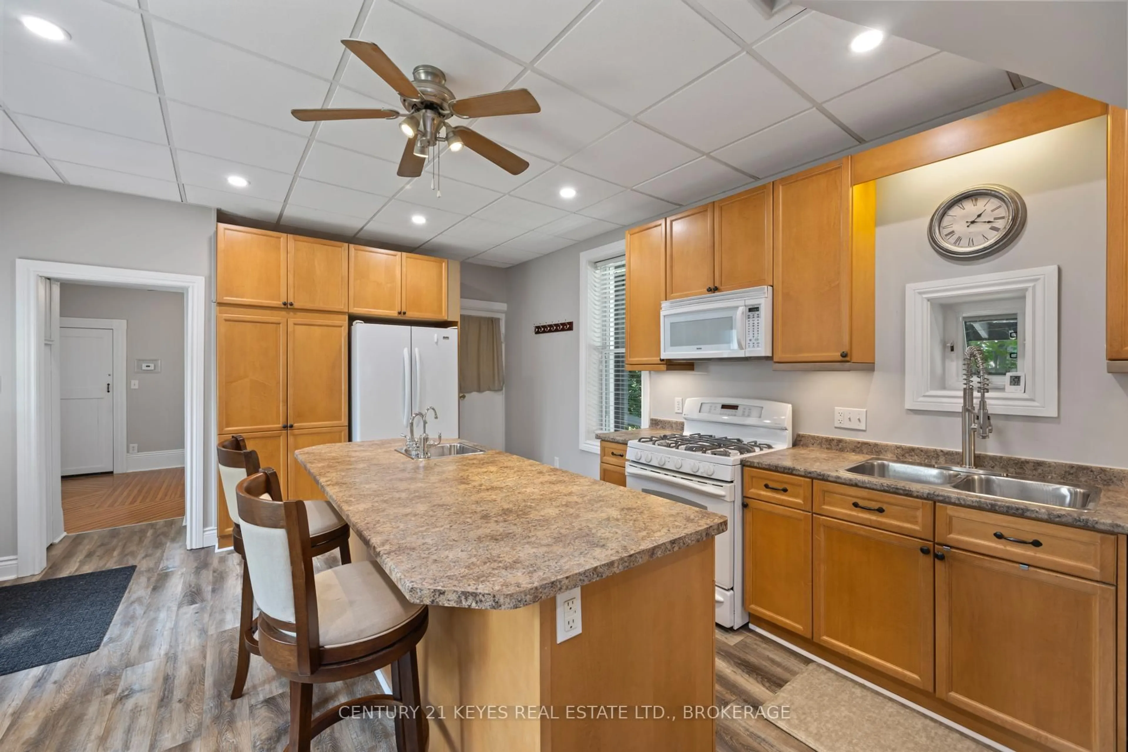 Standard kitchen, ceramic/tile floor for 195 Market St, Gananoque Ontario K7G 2M6