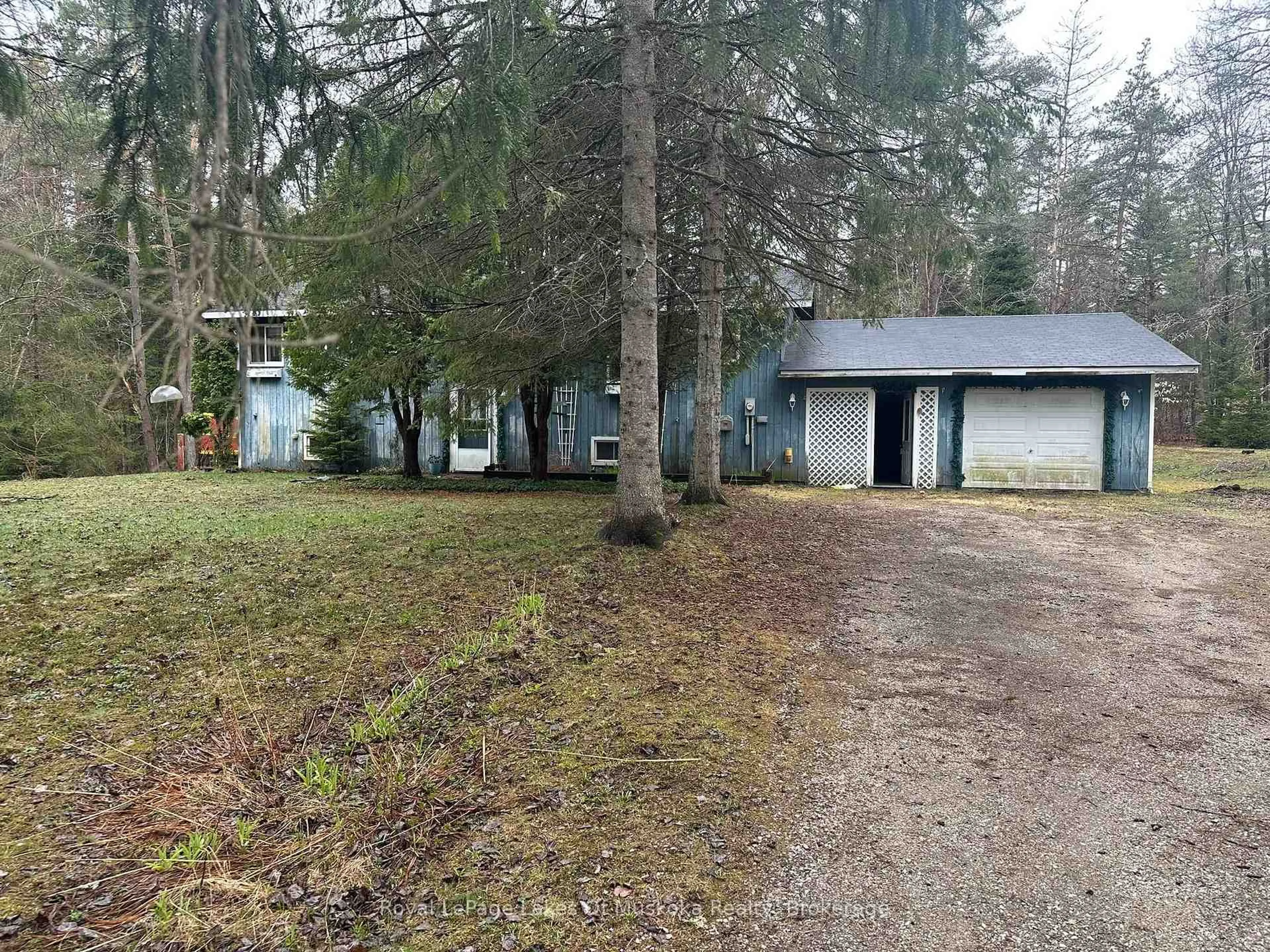 A pic from outside/outdoor area/front of a property/back of a property/a pic from drone, unknown for 1326 Old North Rd, Huntsville Ontario P1H 2J4