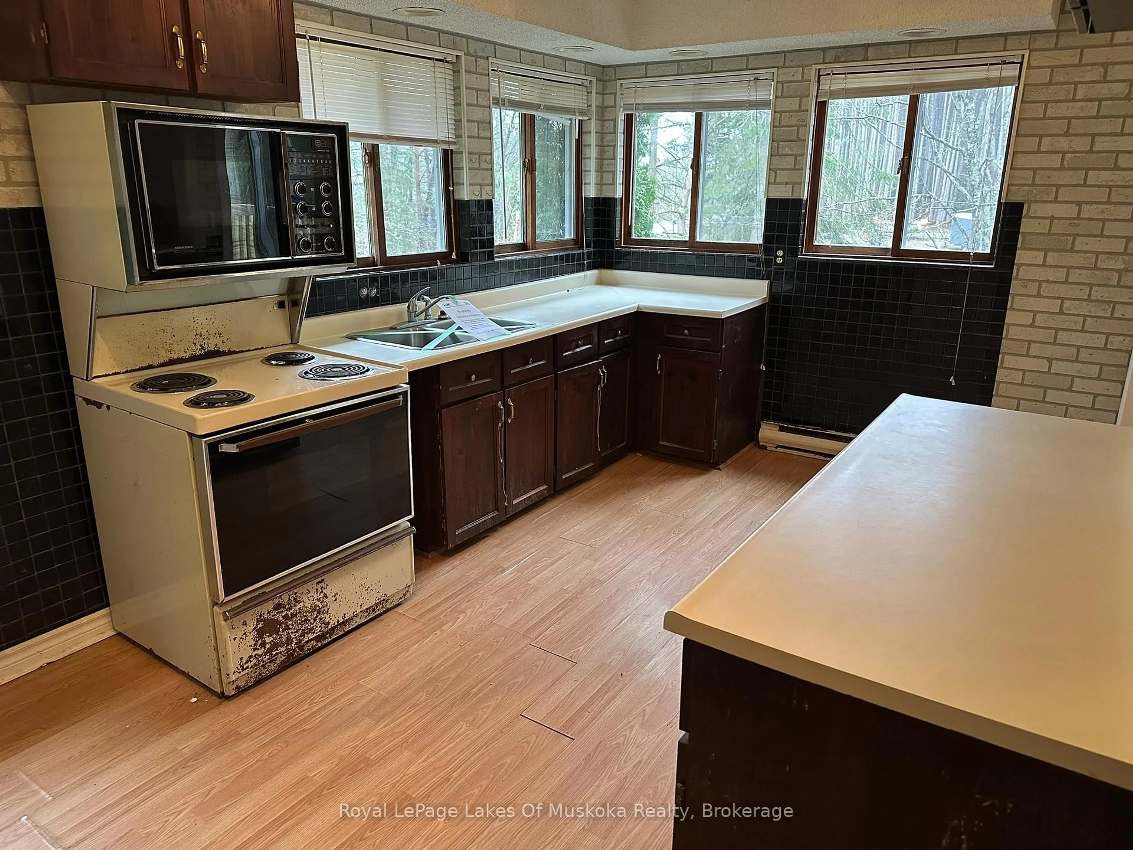 Unknown for 1326 Old North Rd, Huntsville Ontario P1H 2J4