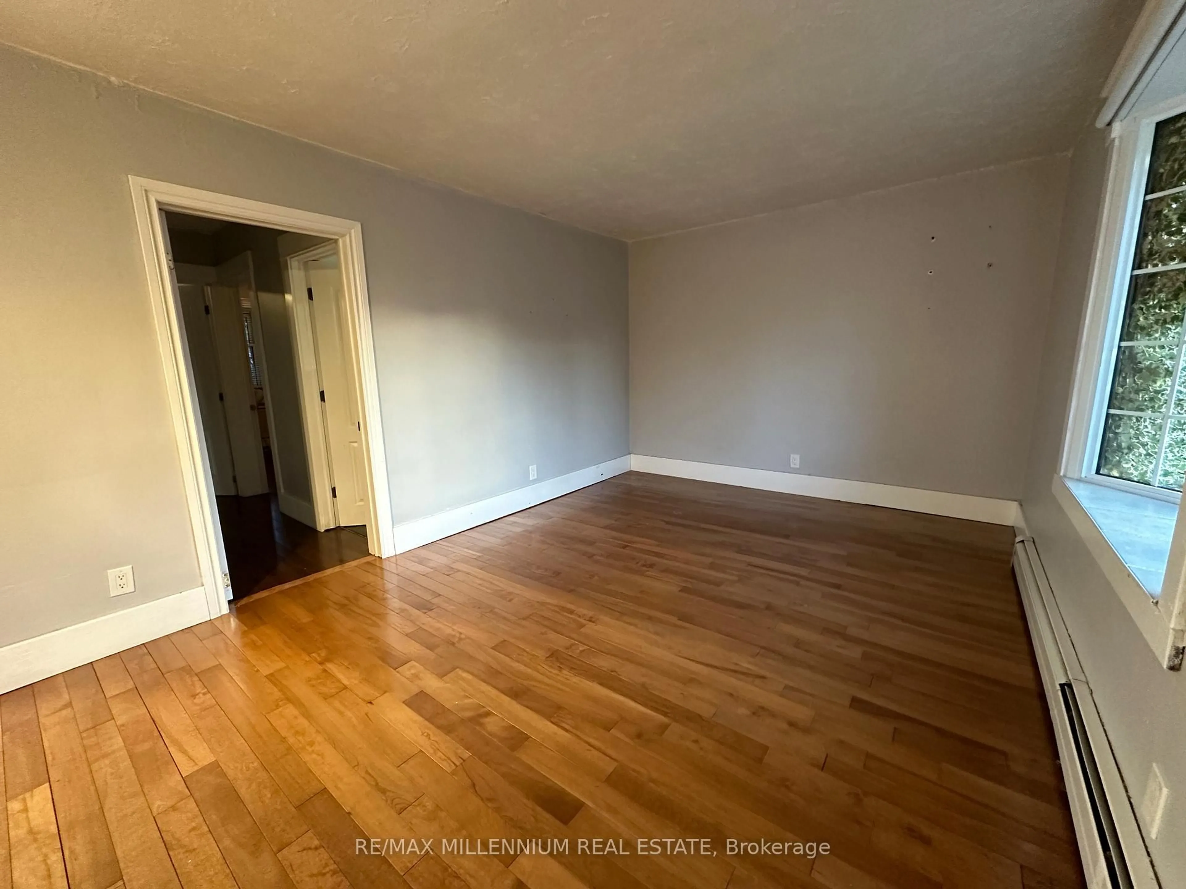 A pic of a room for 4680 Sixth Ave, Niagara Falls Ontario L2E 4T5