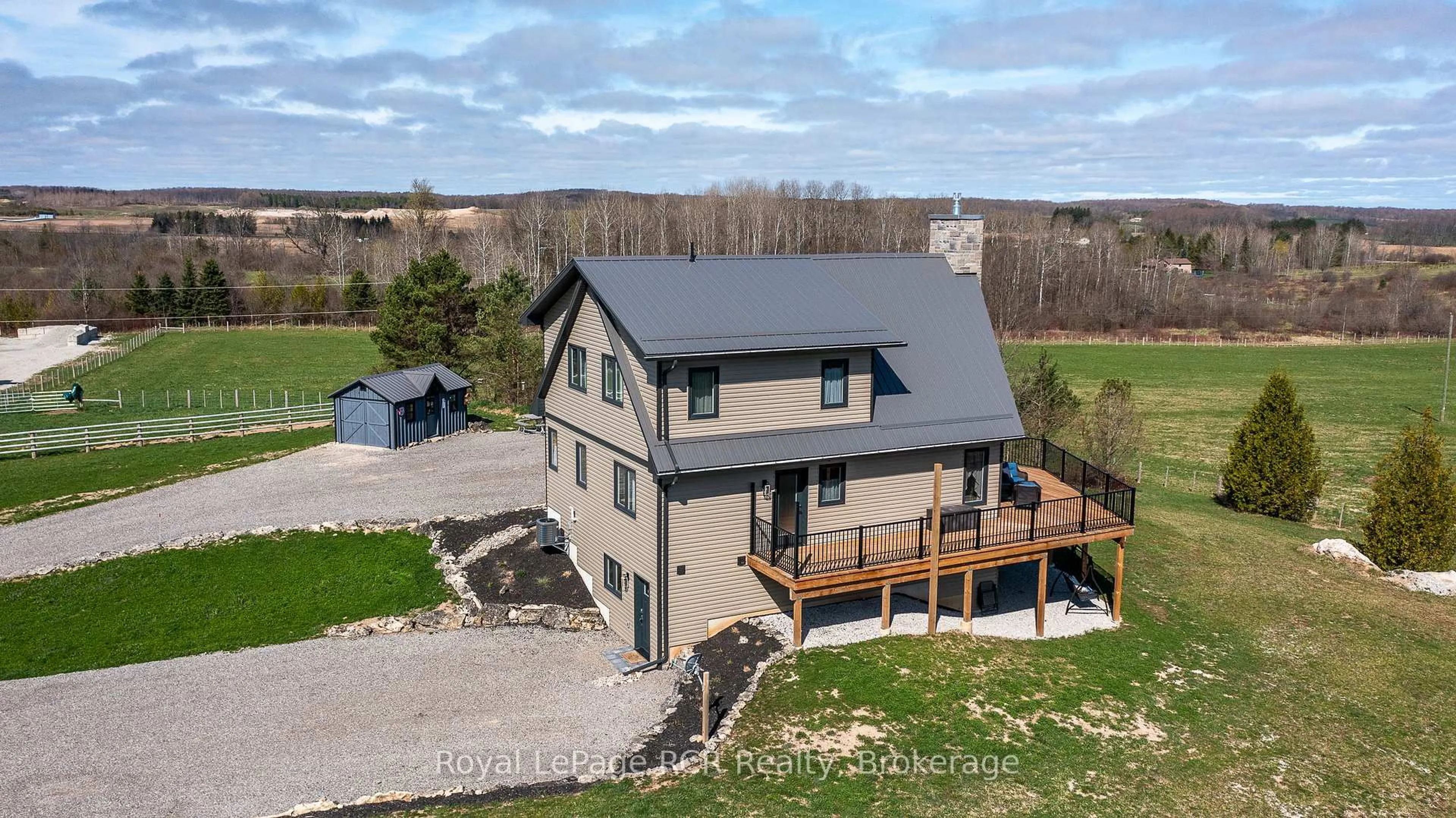 A pic from outside/outdoor area/front of a property/back of a property/a pic from drone, building for 742654 Sideroad 4B Sdrd, Chatsworth Ontario N0H 1G0