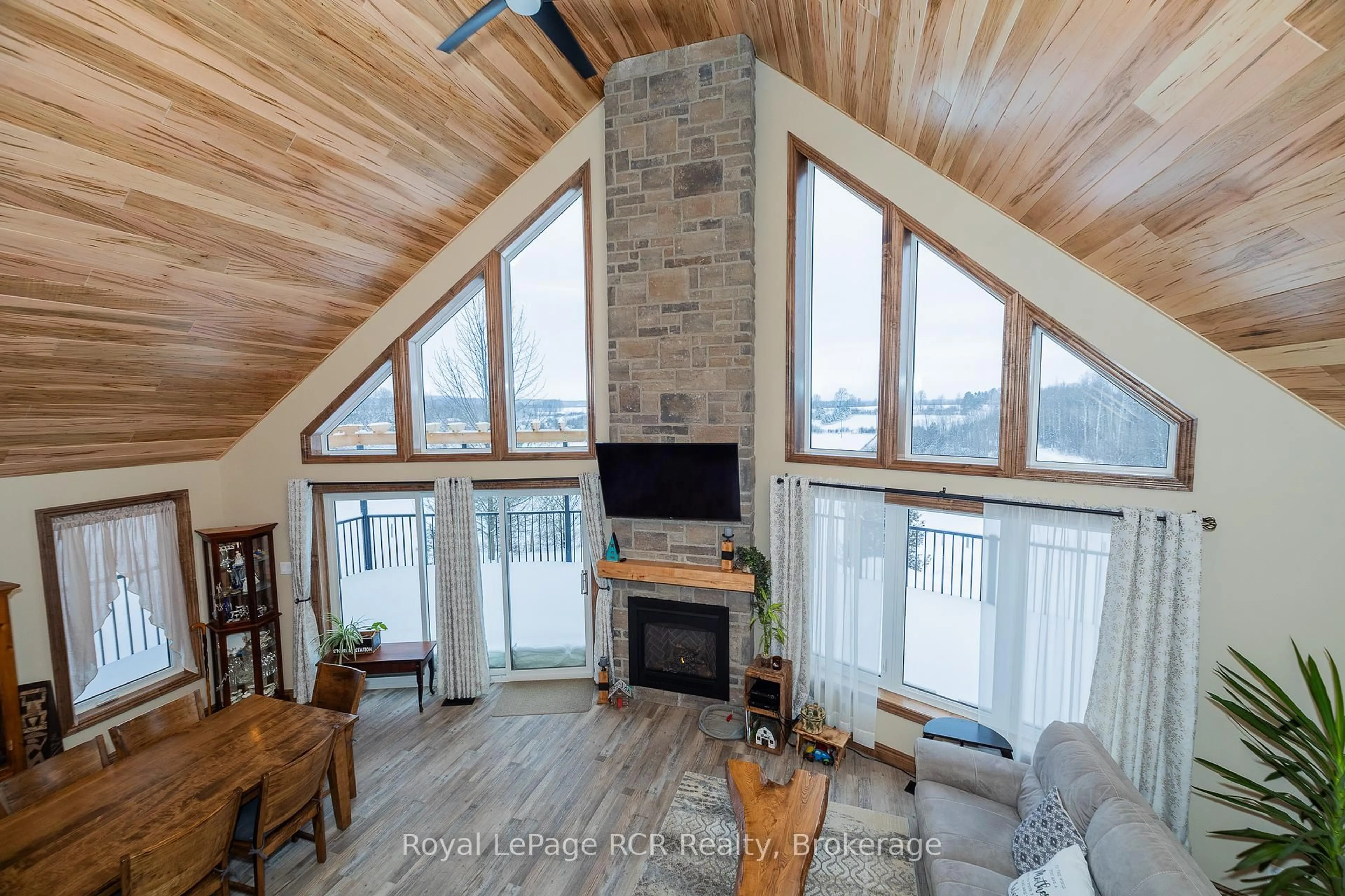 Living room with furniture, unknown for 742654 Sideroad 4B Sdrd, Chatsworth Ontario N0H 1G0