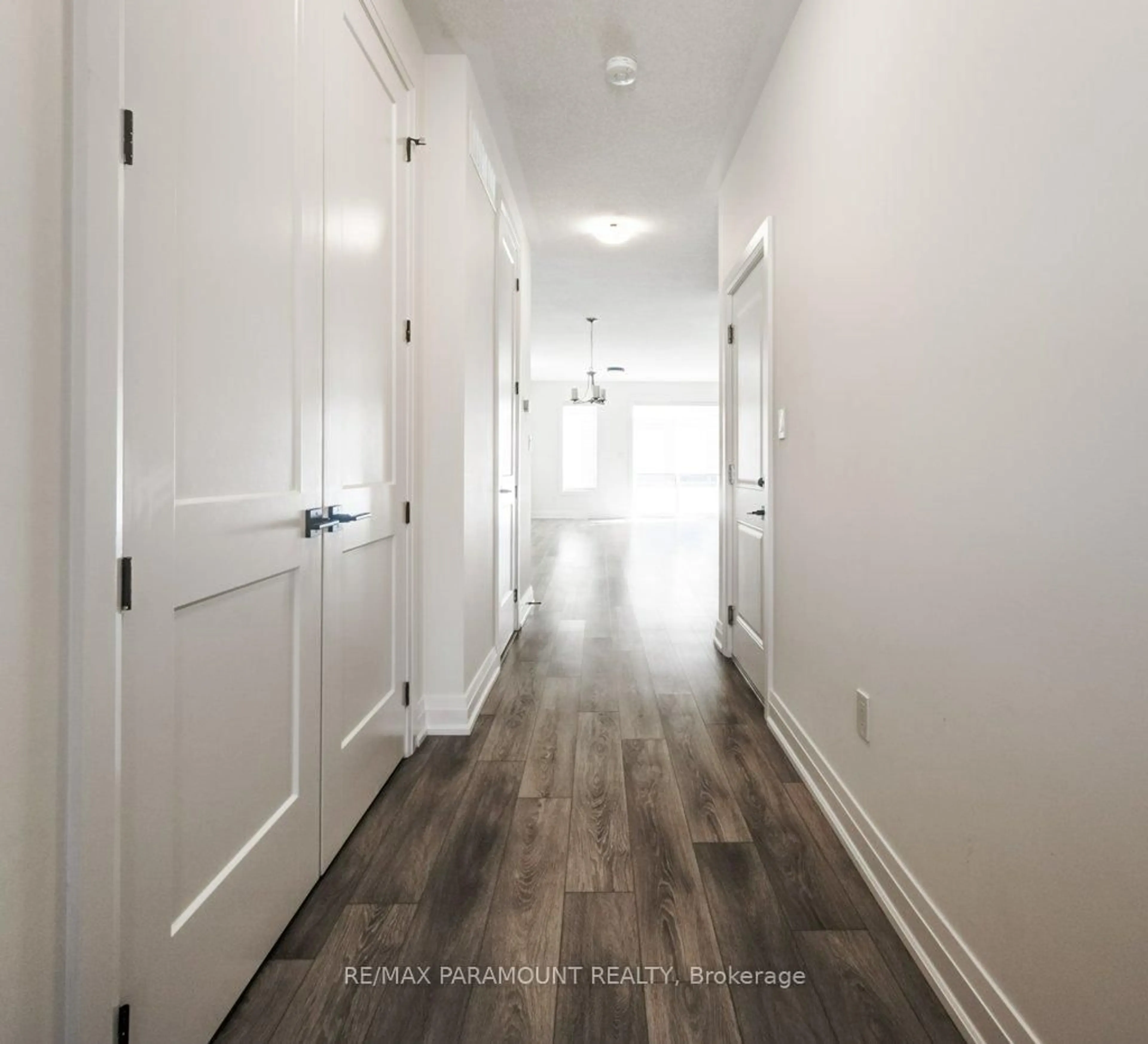 Indoor entryway for 19 Jacob Detweiller Dr, Kitchener Ontario N2P 0K7