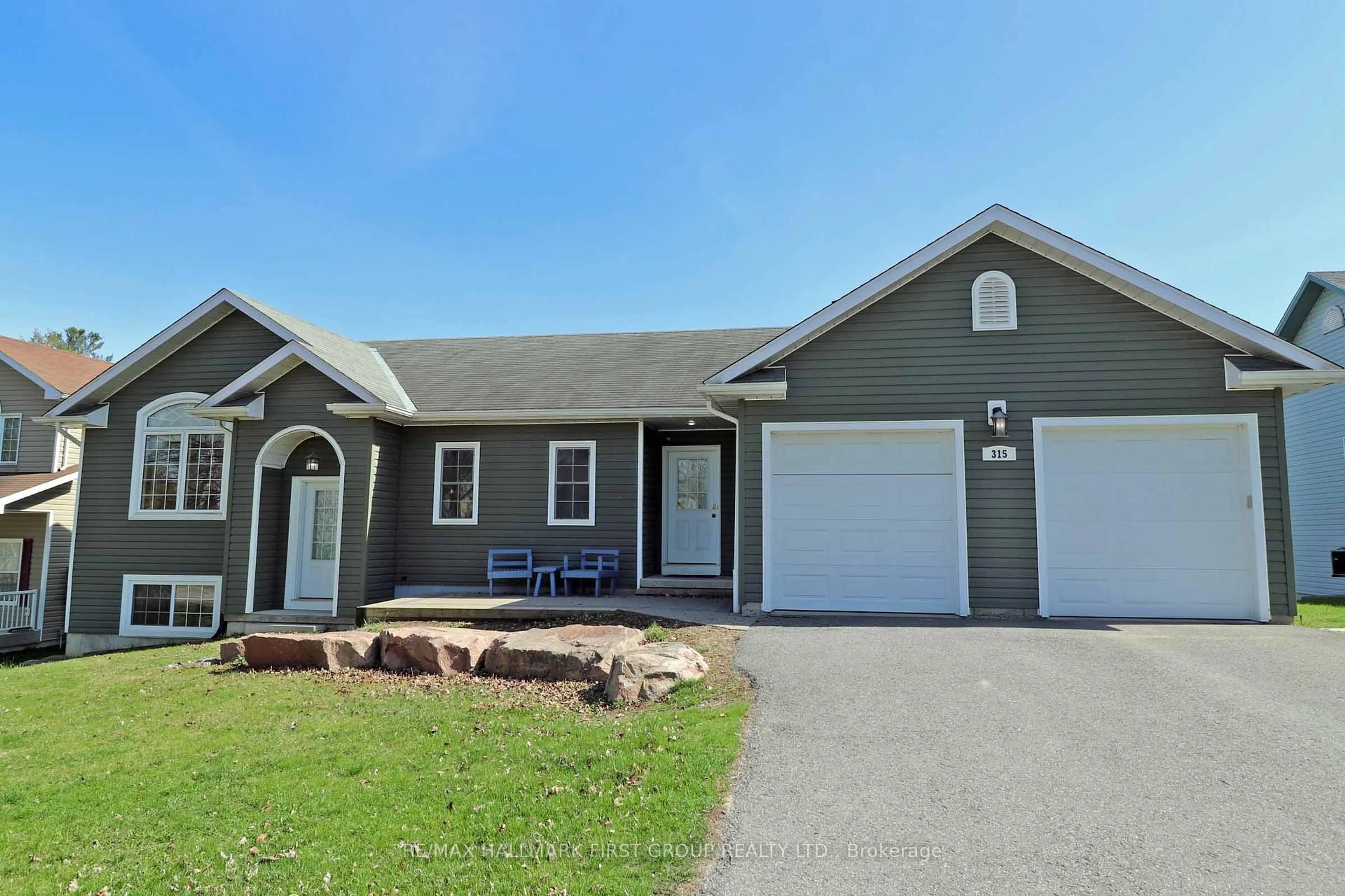 Home with vinyl exterior material, street for 315 River St, Tweed Ontario K0K 3J0