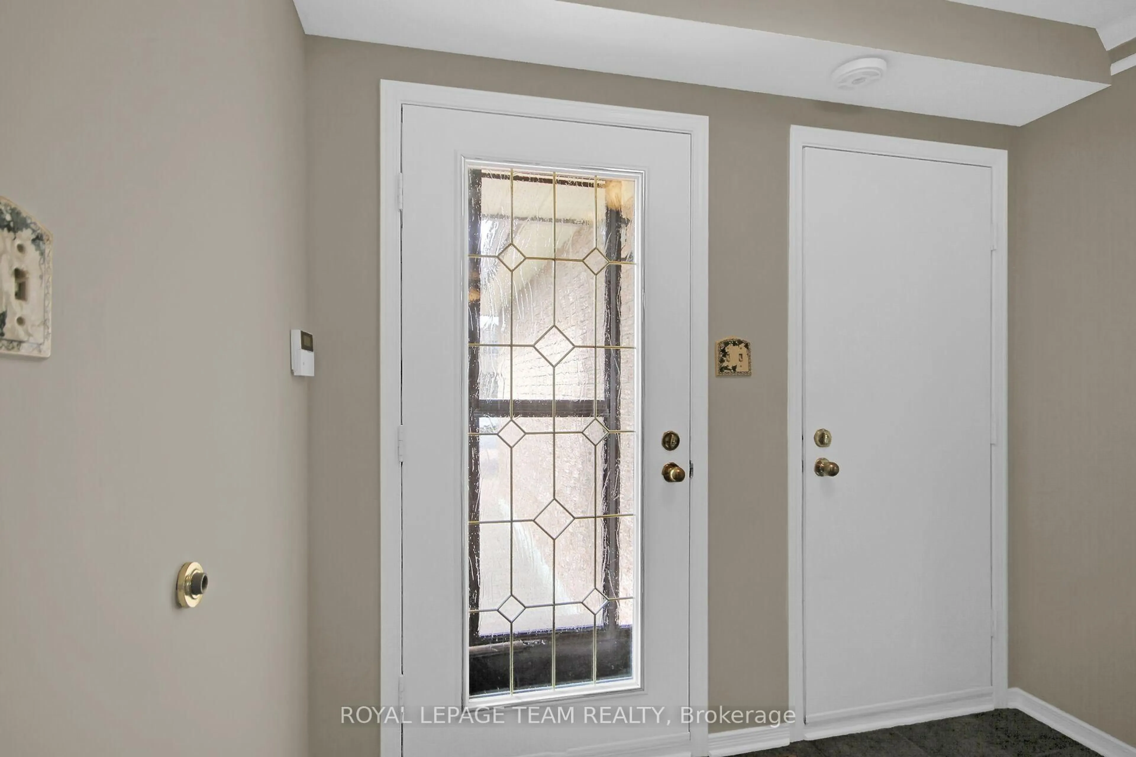 Indoor entryway for 45 Denham Way, Stittsville Ontario K2S 1H8