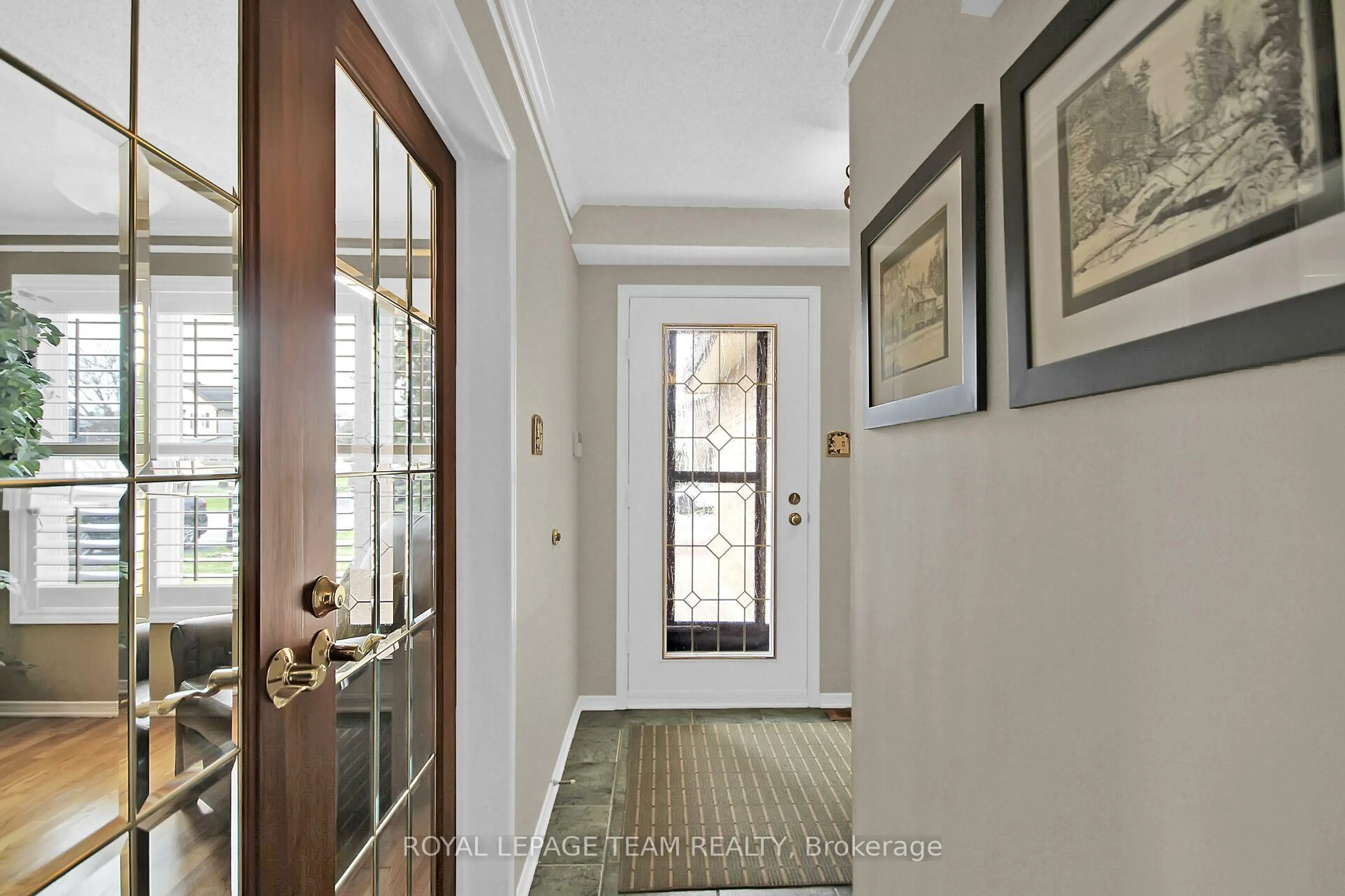 Indoor foyer for 45 Denham Way, Stittsville Ontario K2S 1H8