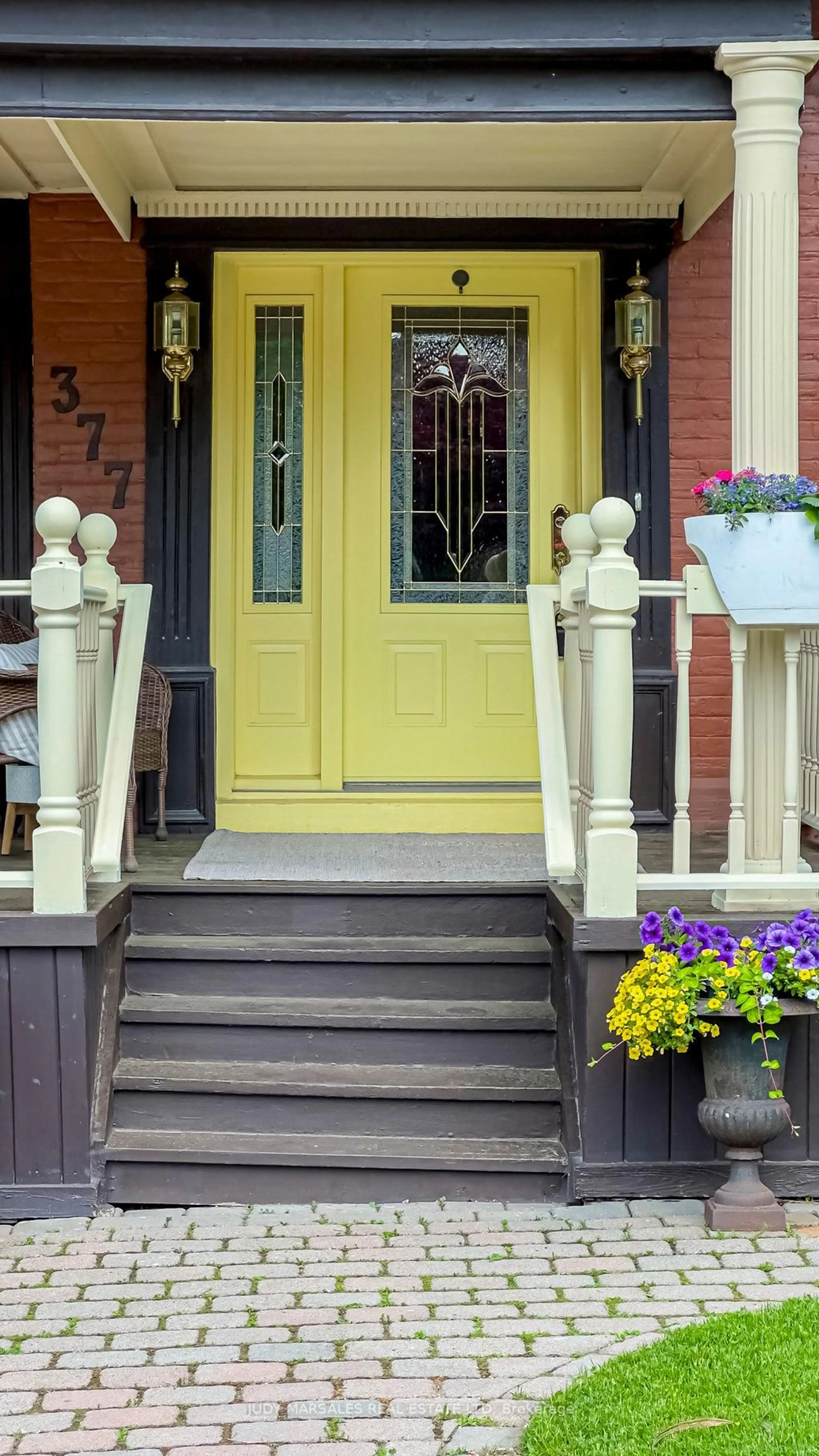 Indoor entryway for 377 Hess St, Hamilton Ontario L8P 3R2