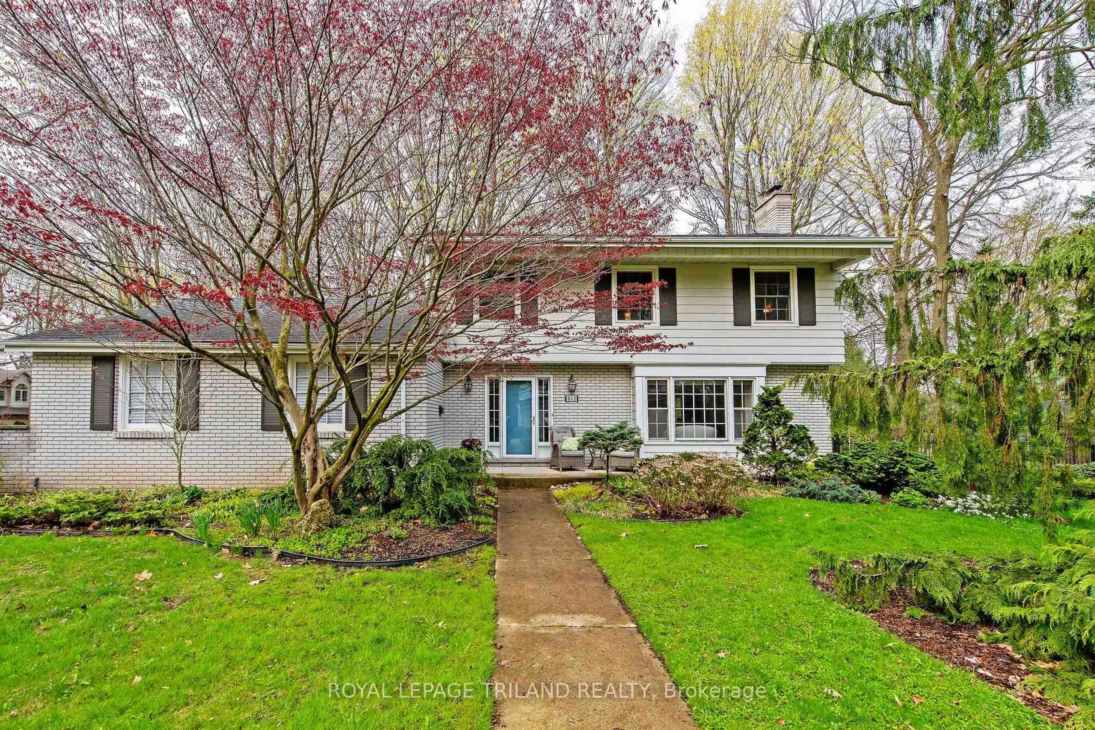 A pic from outside/outdoor area/front of a property/back of a property/a pic from drone, street for 852 Manchester Rd, London Ontario N6H 4J9