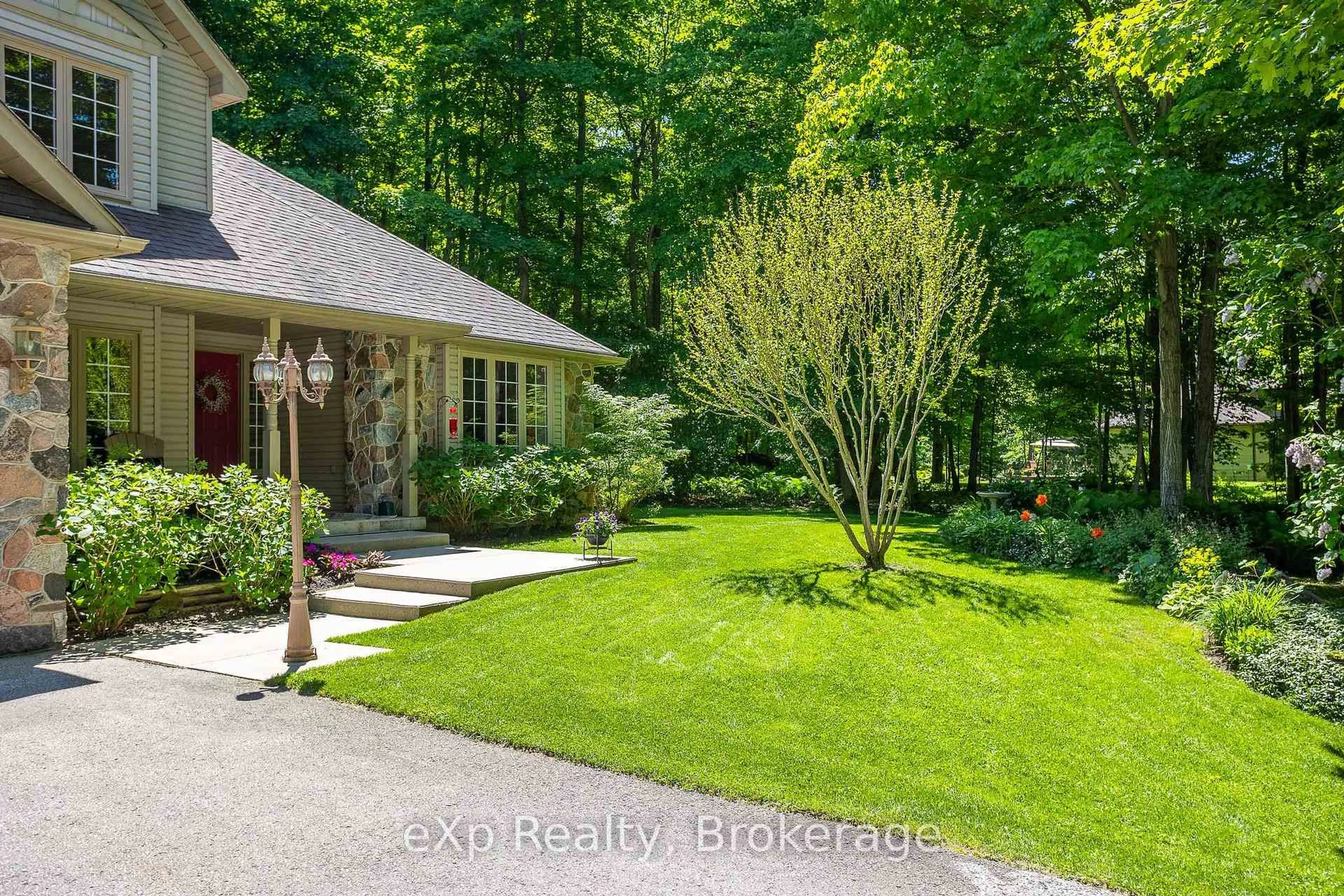 A pic from outside/outdoor area/front of a property/back of a property/a pic from drone, street for 171 ASHGROVE Lane, Meaford Ontario N0H 1B0