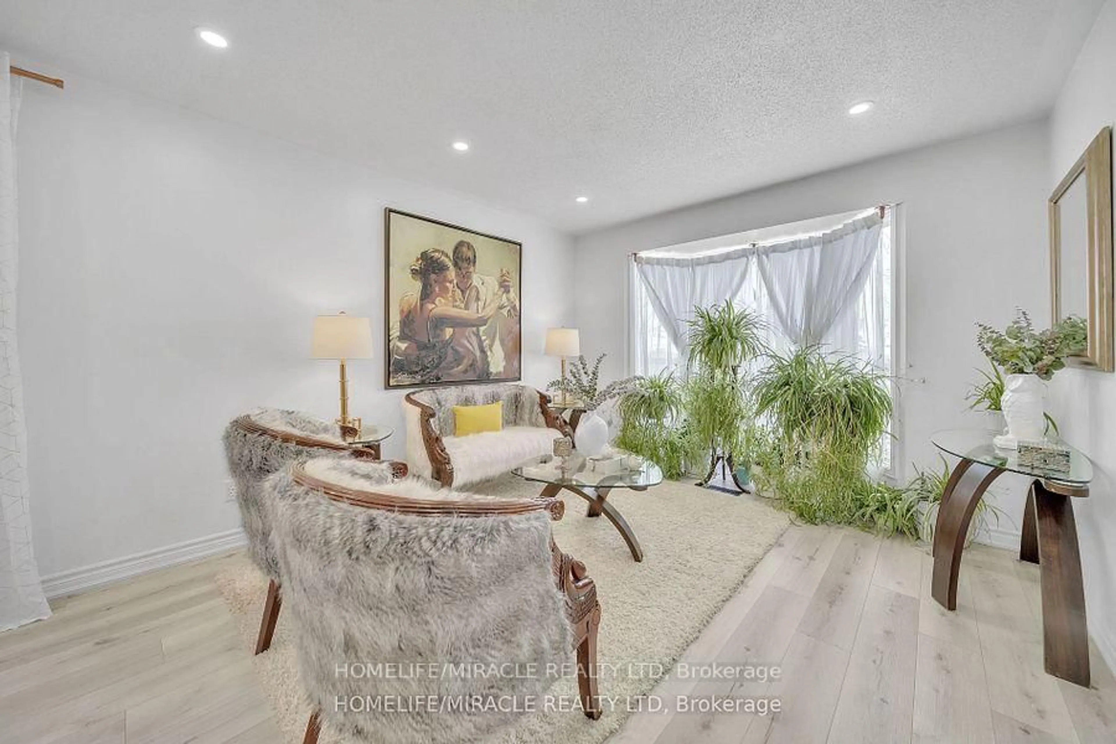 Living room with furniture, unknown for 228 Ferguson Dr, Woodstock Ontario N4V 1A6