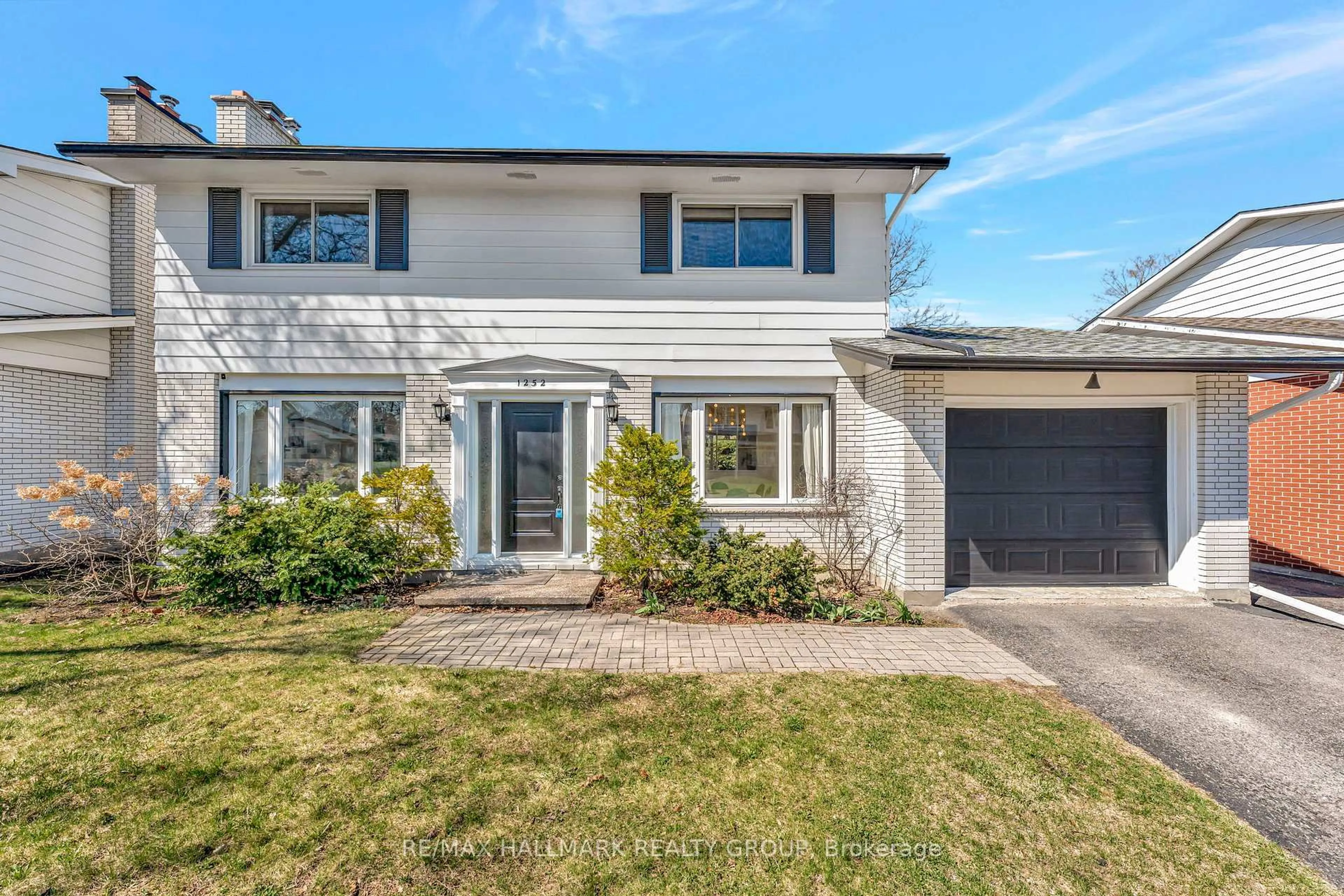 Home with vinyl exterior material, street for 1252 MORRISON Dr, Ottawa Ontario K2H 7L5