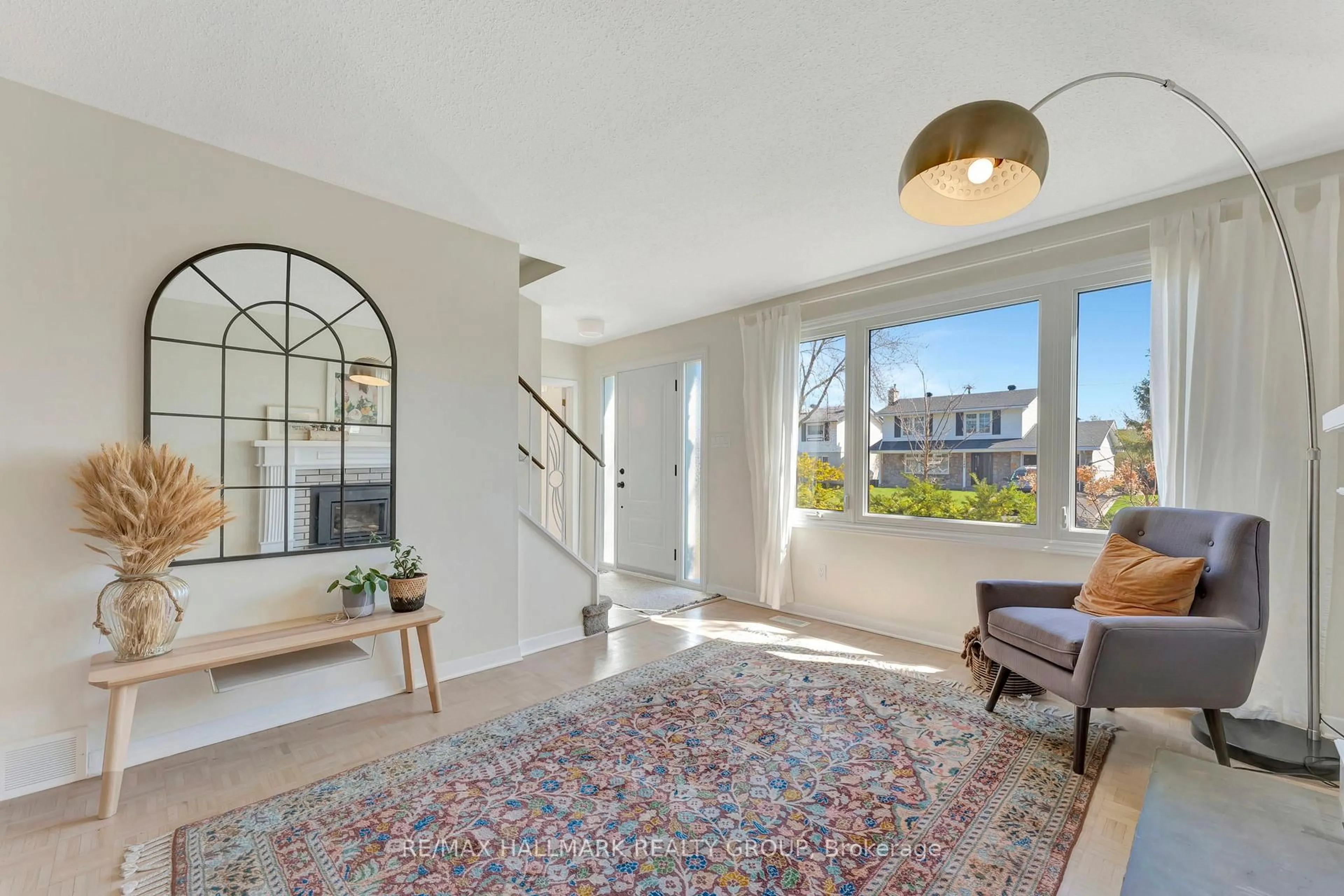 Indoor entryway for 1252 MORRISON Dr, Ottawa Ontario K2H 7L5