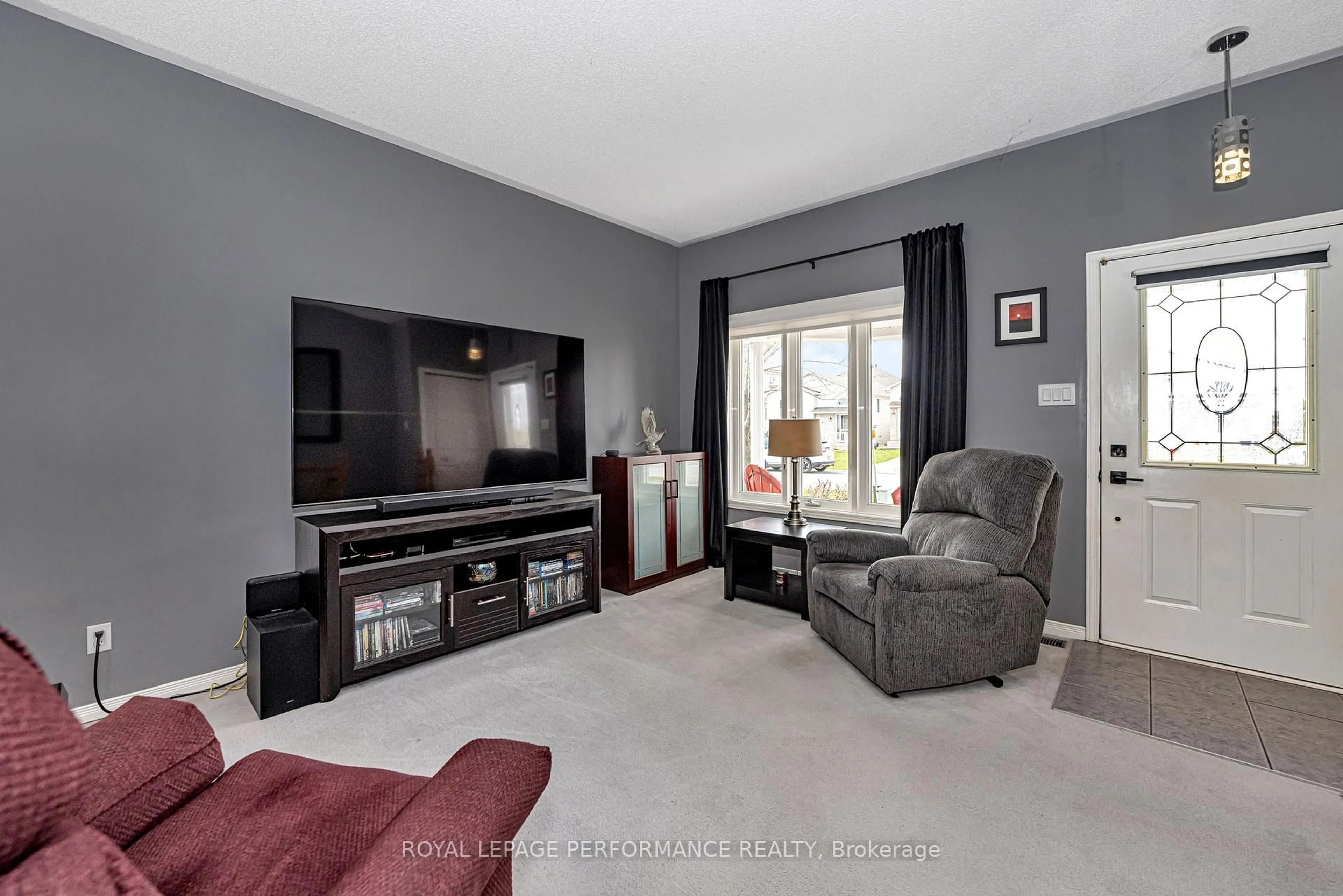 Living room with furniture, unknown for 2833 Valerie Pl, Clarence-Rockland Ontario K4K 1R3