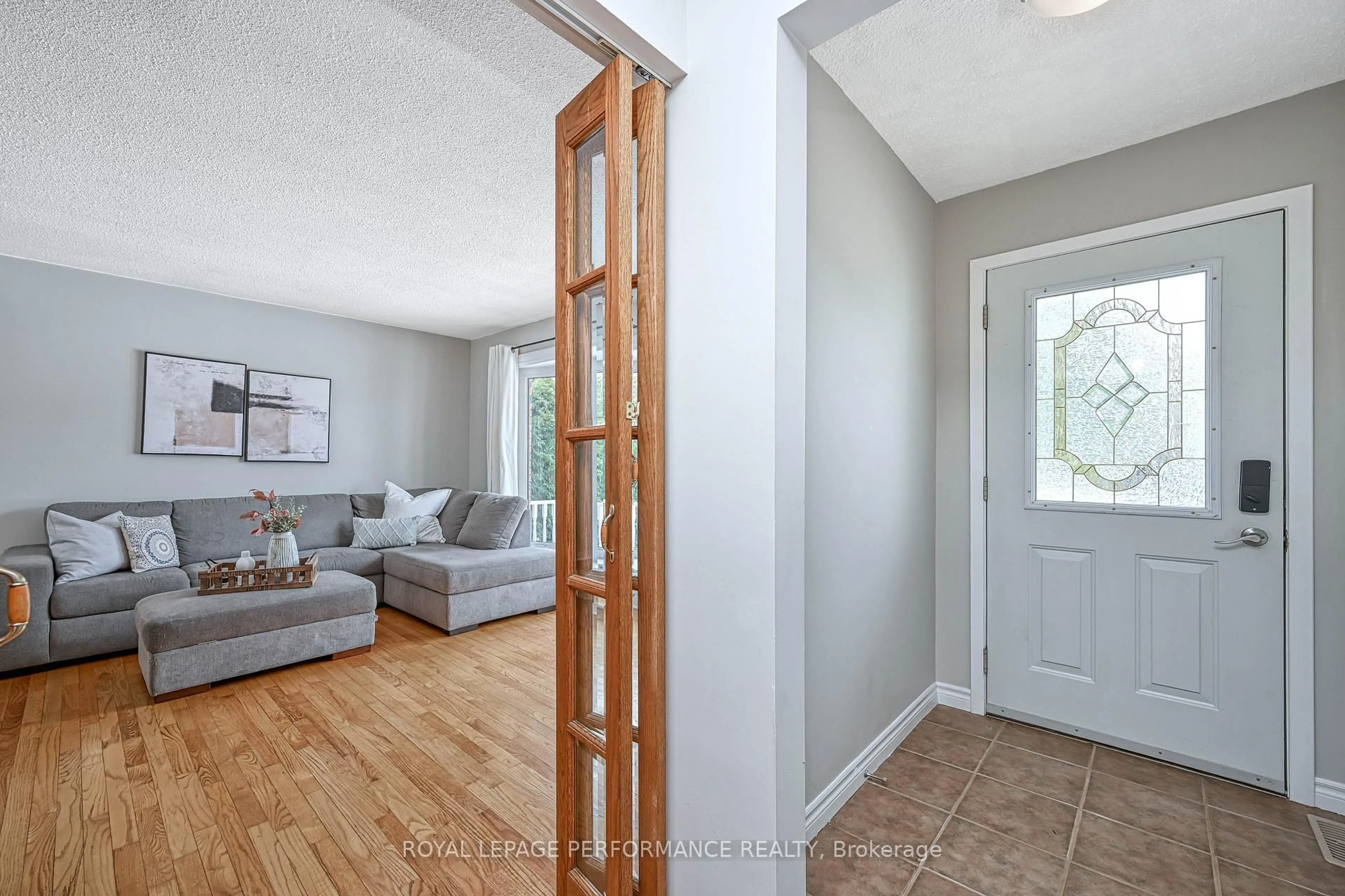 Indoor entryway for 11 Princess St, Carleton Place Ontario K7C 2M6