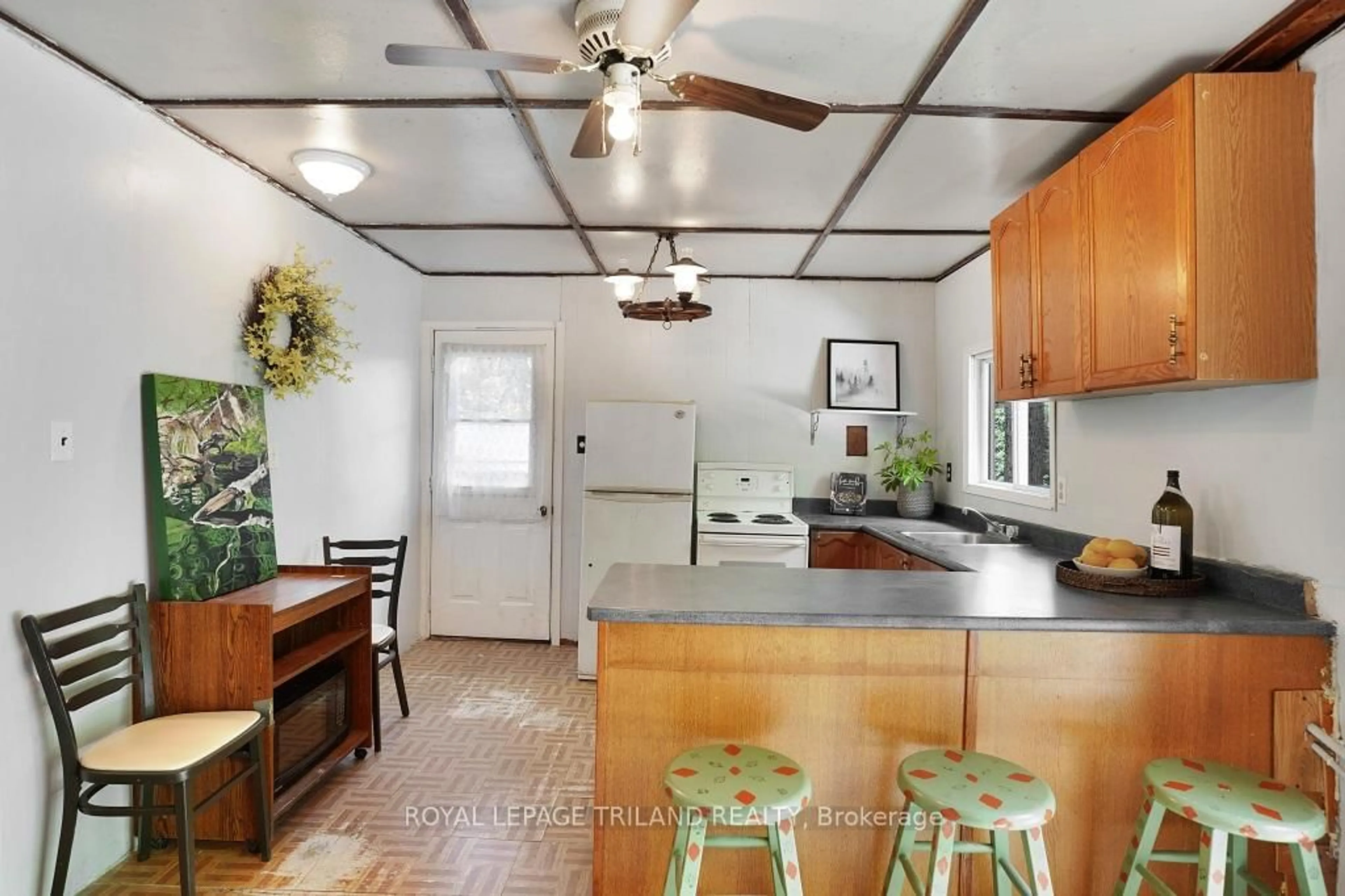 Open concept kitchen, ceramic/tile floor for 383 Siddon Lake Pl, Bancroft Ontario K0L 1C0