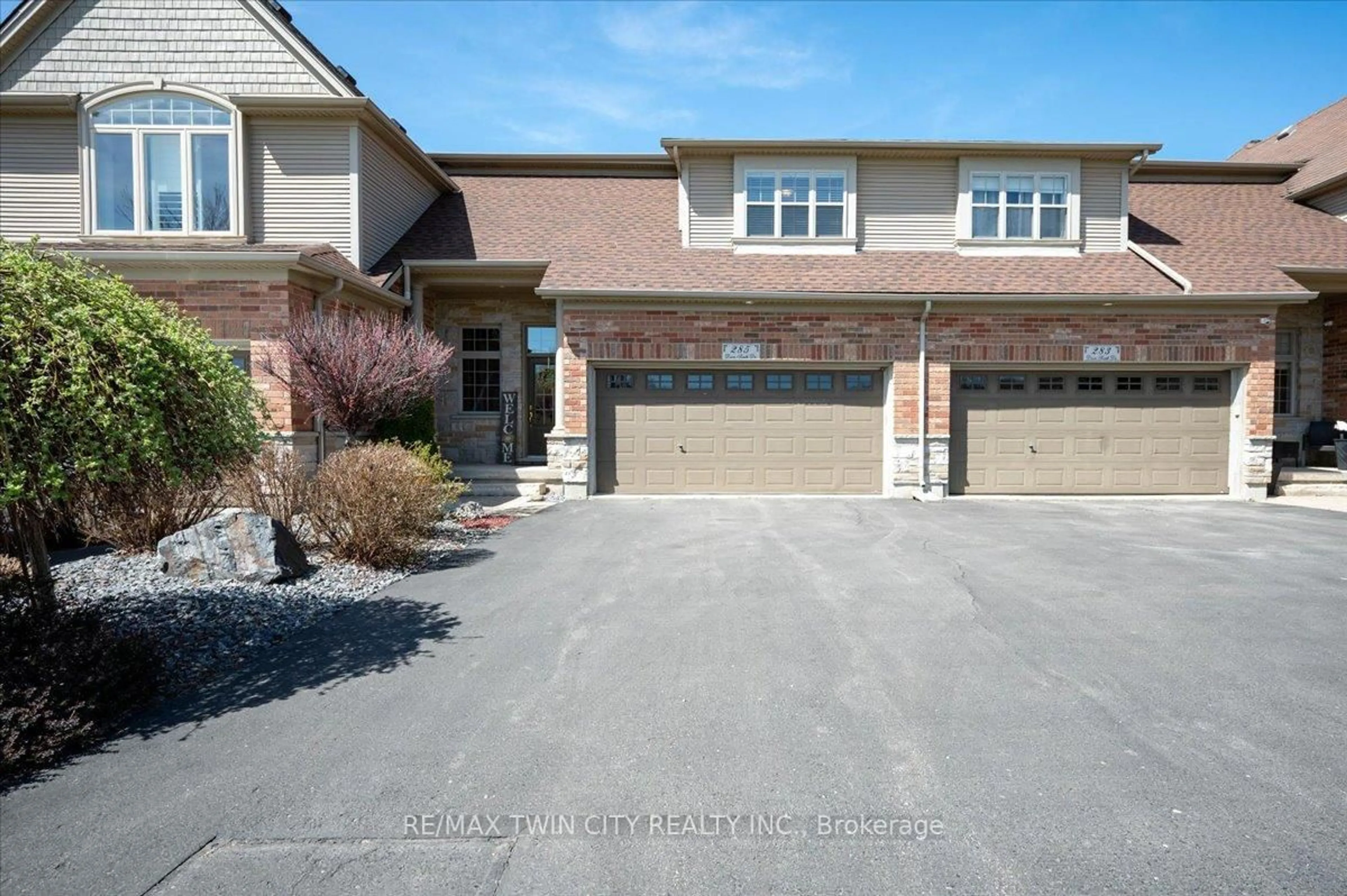 Unknown for 285 Doon South Dr, Kitchener Ontario N2P 2X1