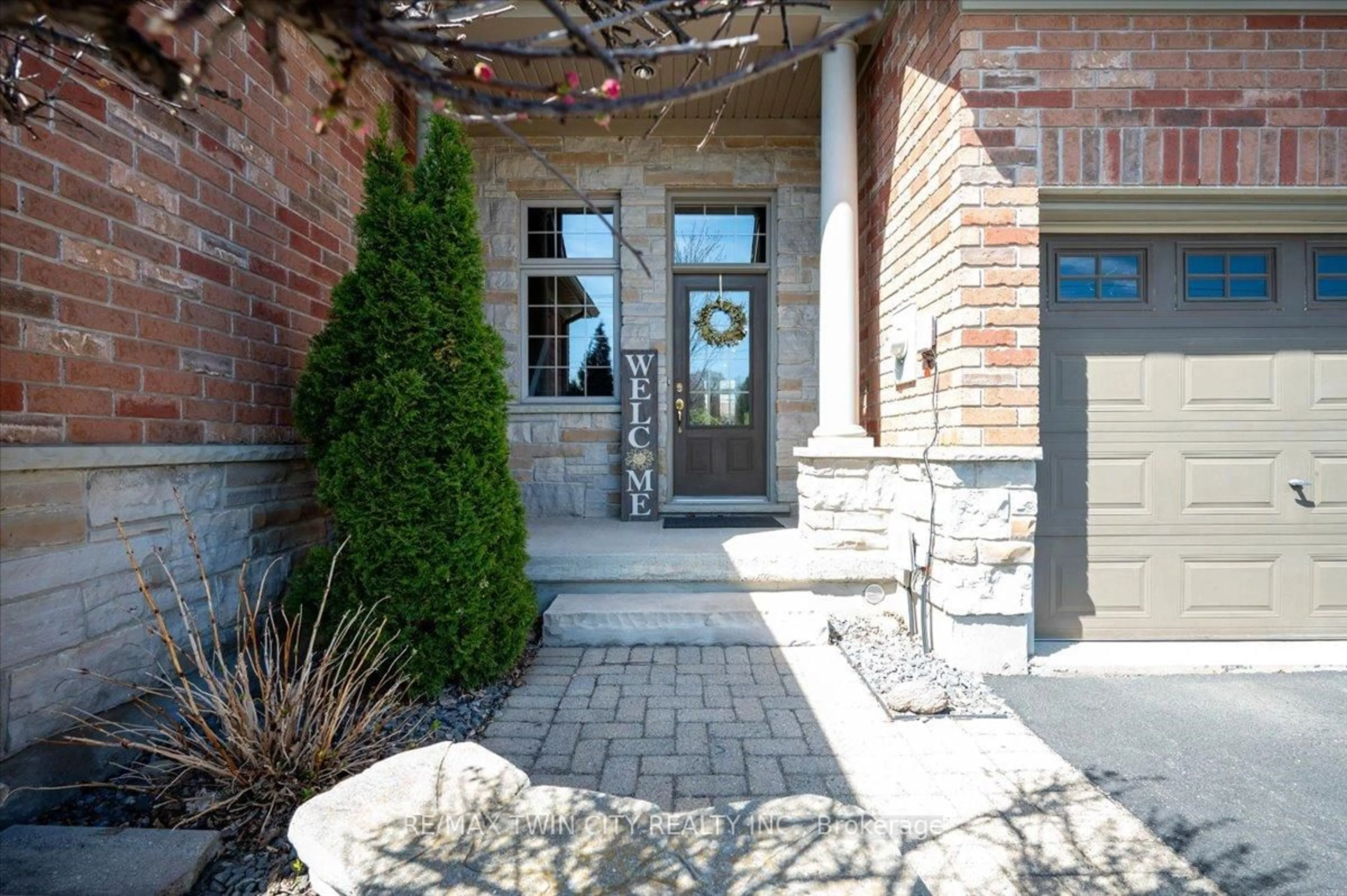 Unknown for 285 Doon South Dr, Kitchener Ontario N2P 2X1