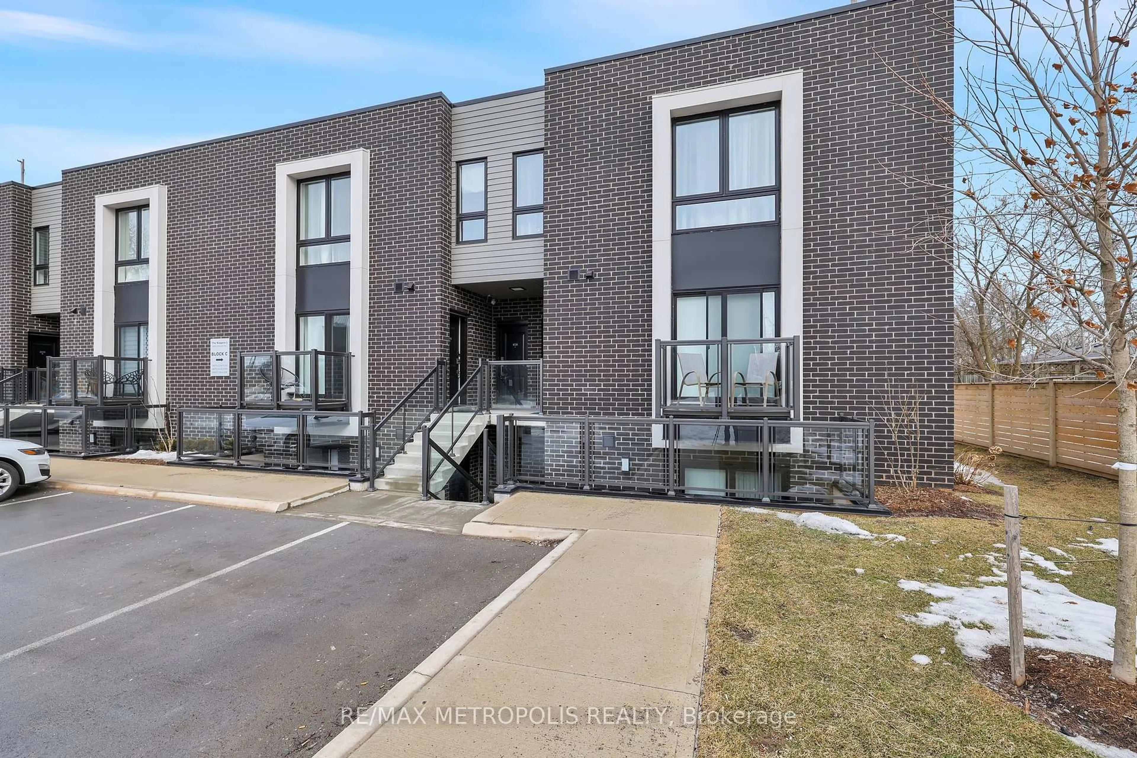A pic from outside/outdoor area/front of a property/back of a property/a pic from drone, building for 6065 Mcleod Rd #106, Niagara Falls Ontario L2G 0Z7