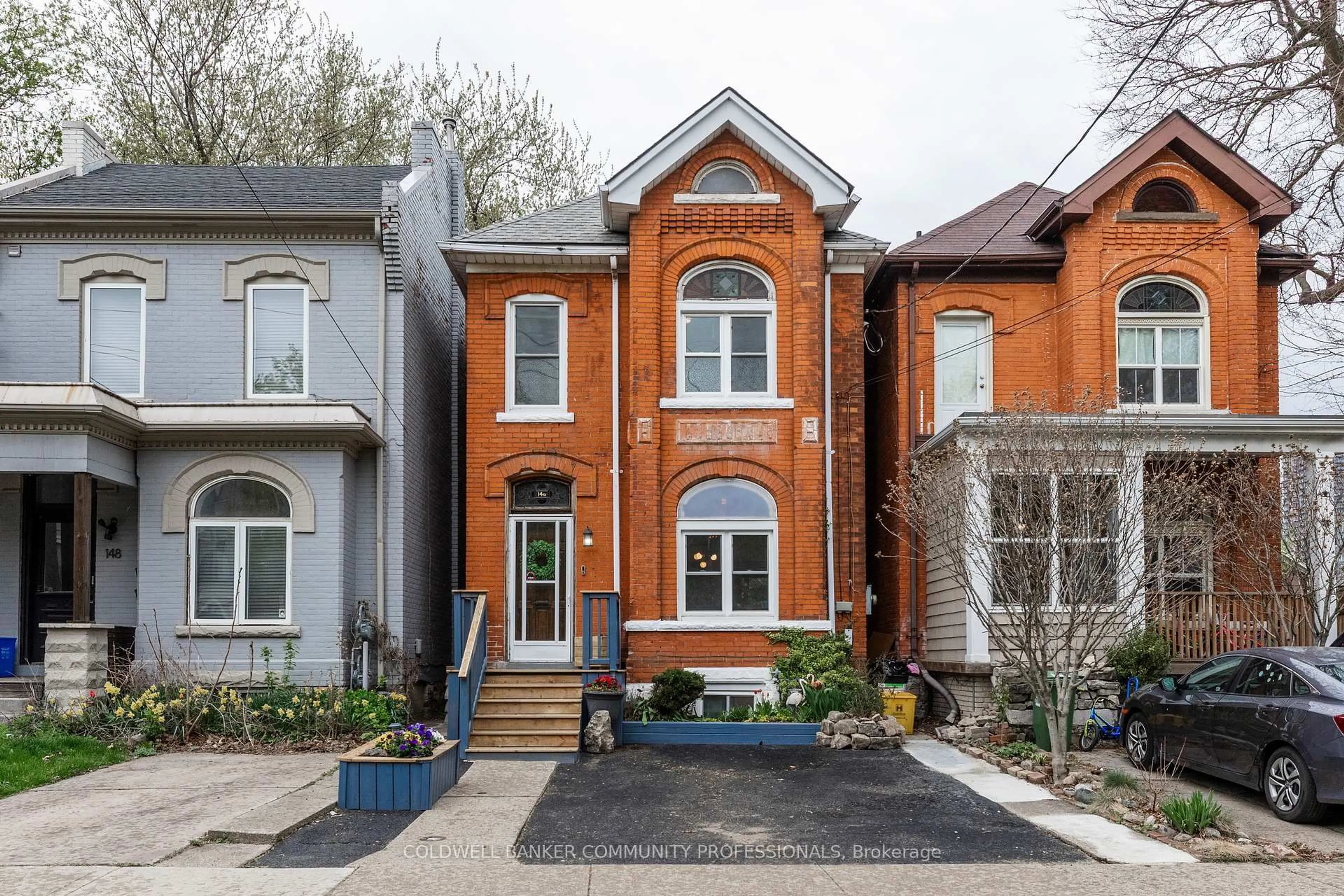 Home with brick exterior material, street for 146 Walnut St, Hamilton Ontario L8N 2L7