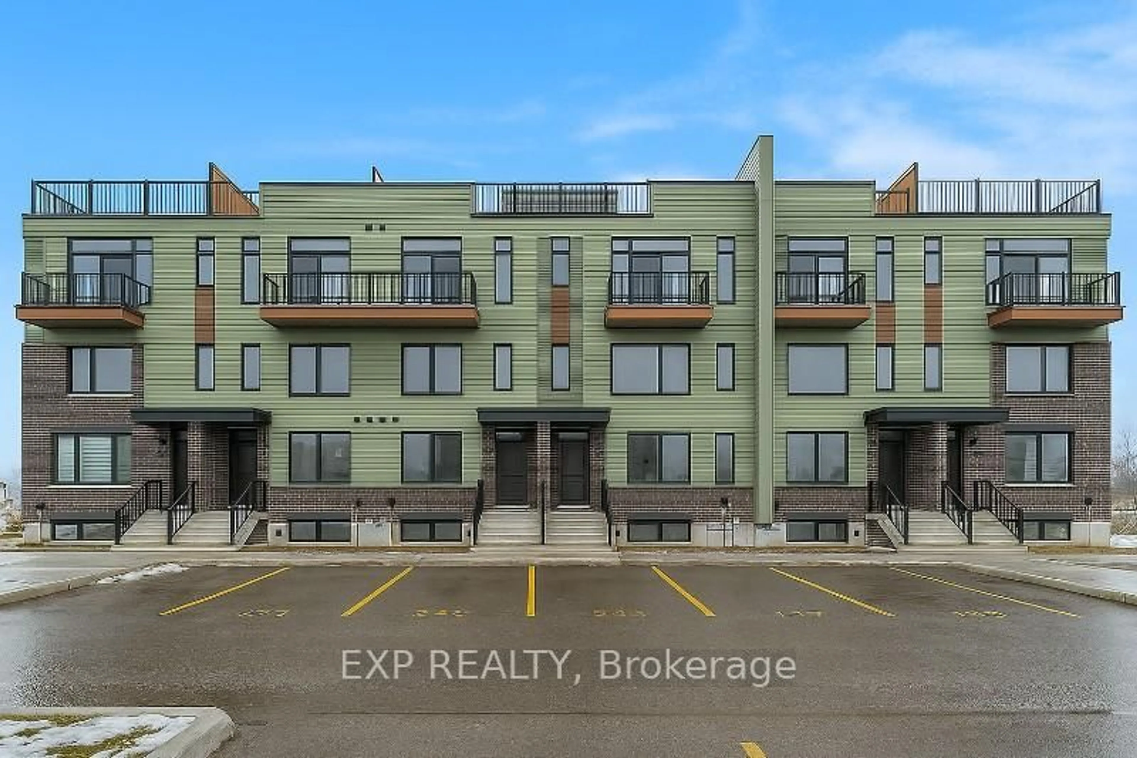 A pic from outside/outdoor area/front of a property/back of a property/a pic from drone, building for 530 MISHI Private, Ottawa Ontario K1K 0P2