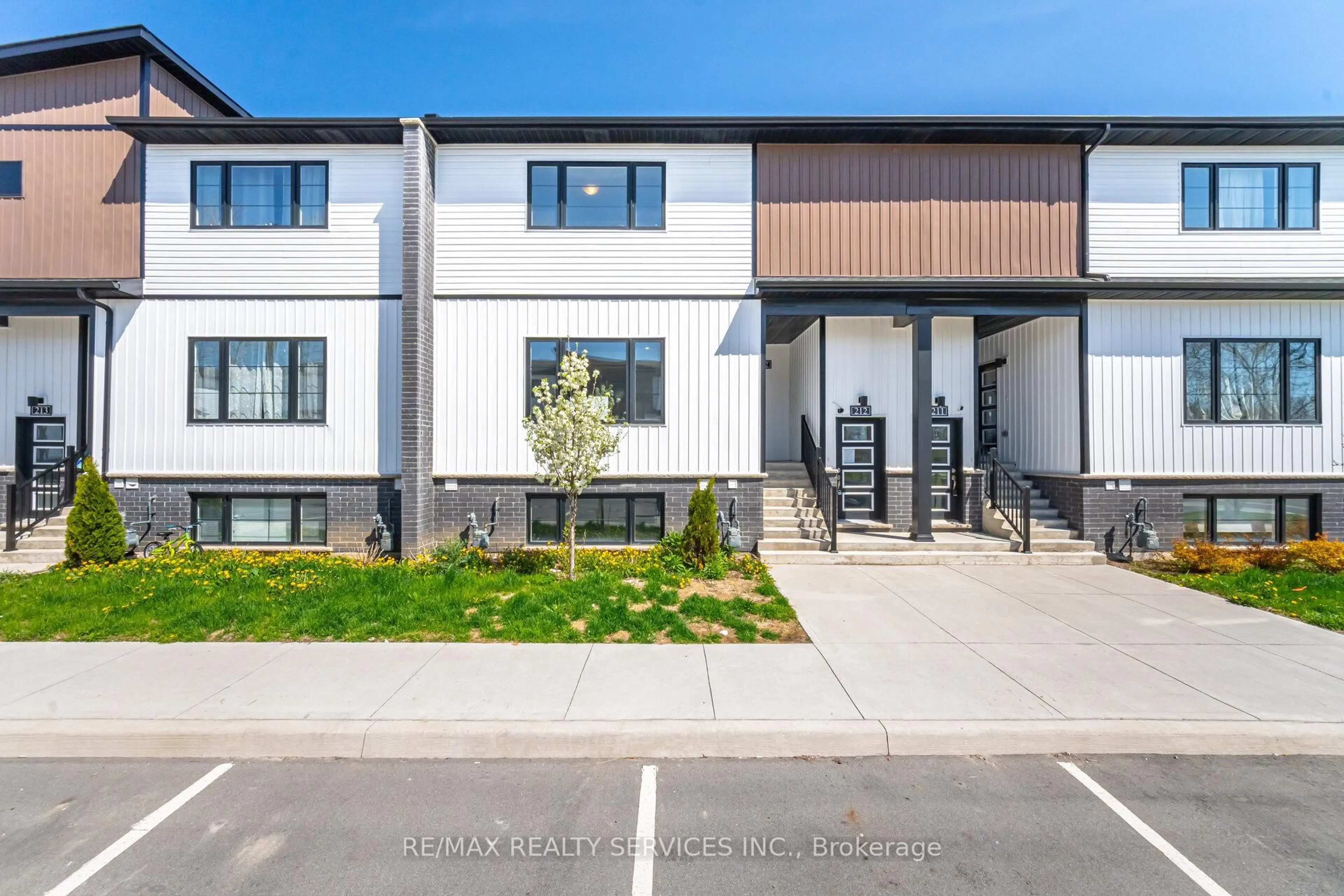 Unknown for 4263 Fourth Ave #222, Niagara Falls Ontario L2E 0C2