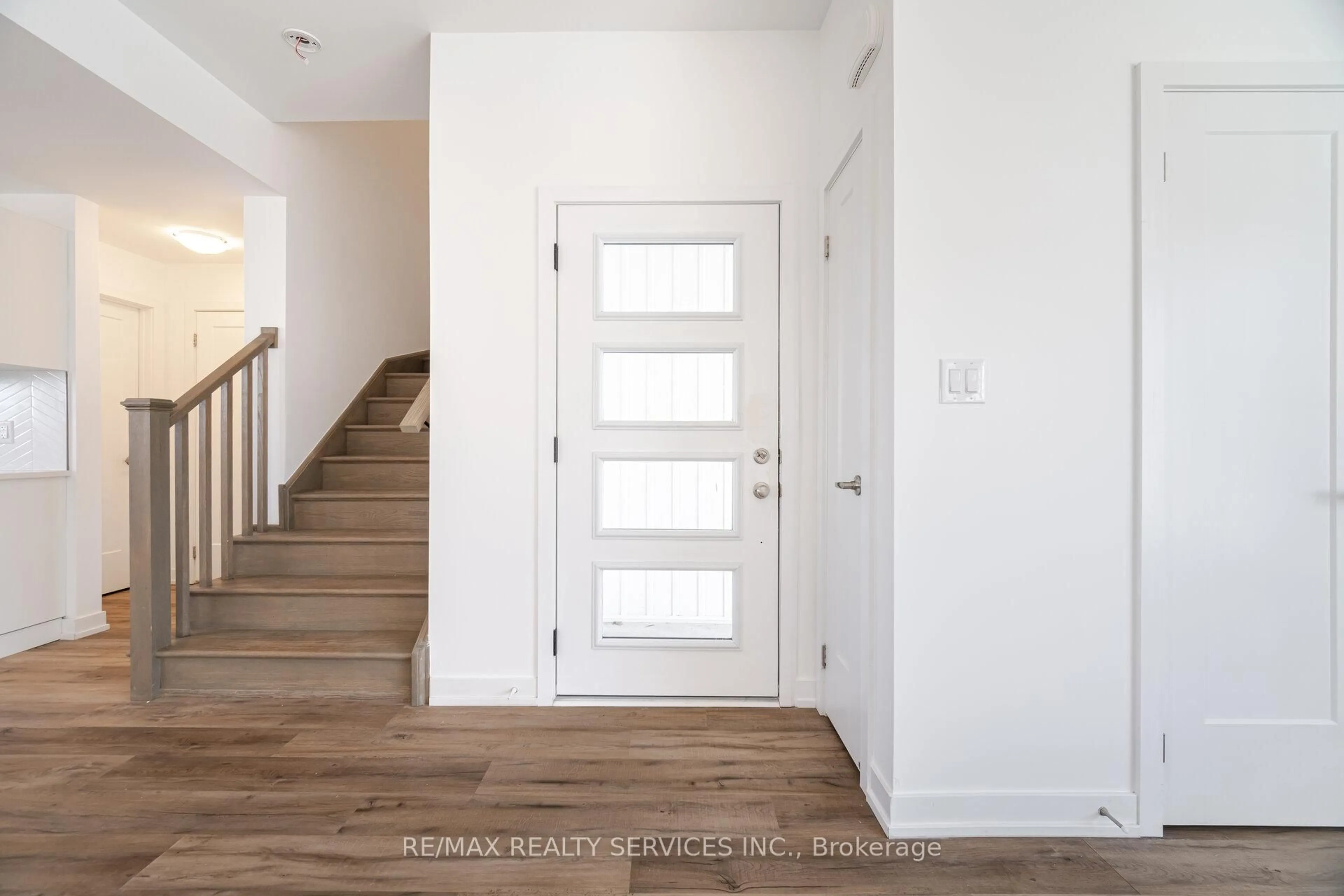 Indoor entryway for 4263 Fourth Ave #222, Niagara Falls Ontario L2E 0C2