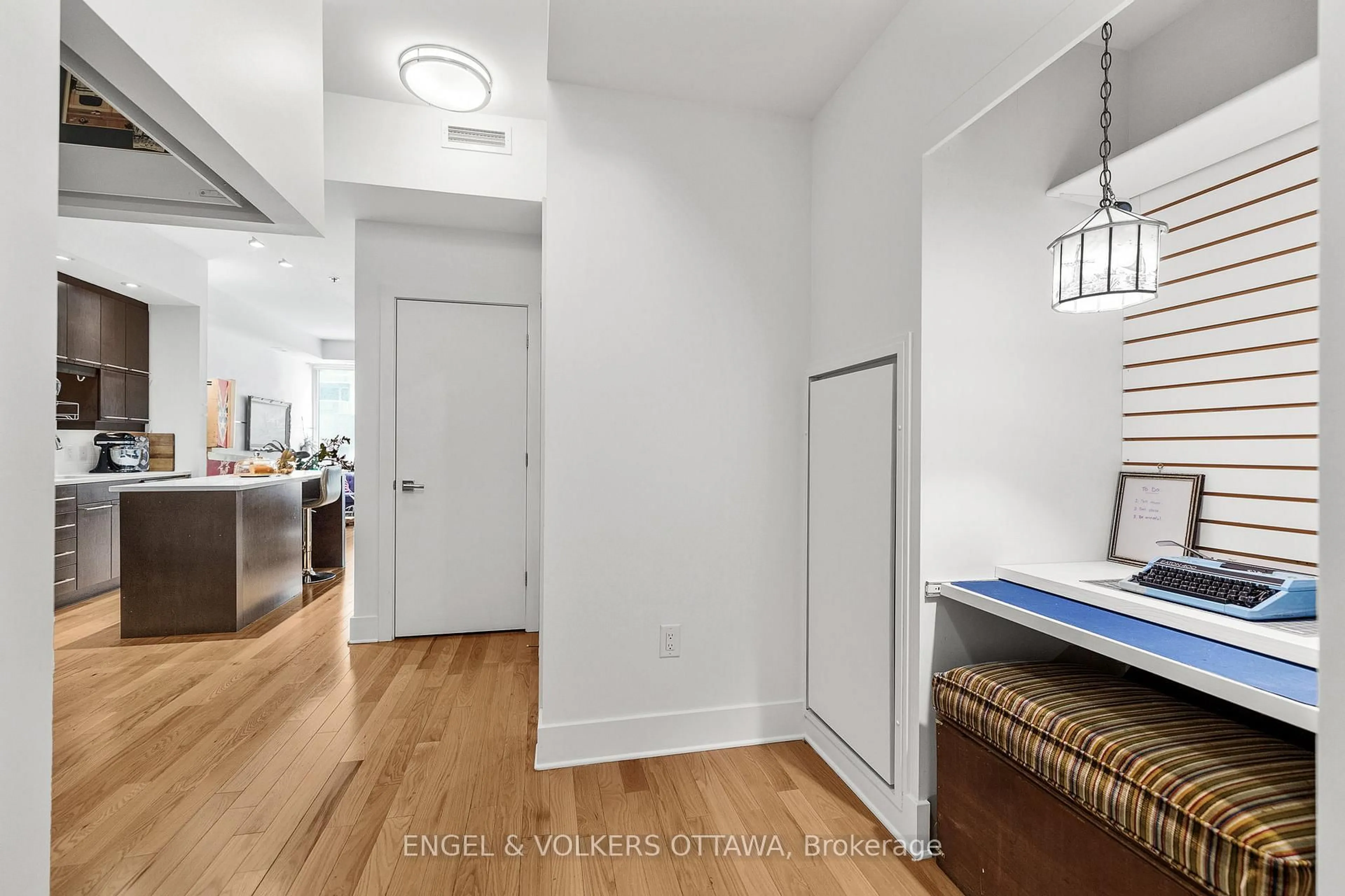 Indoor entryway for 101 Richmond Rd #204, Ottawa Ontario K1Z 0A6