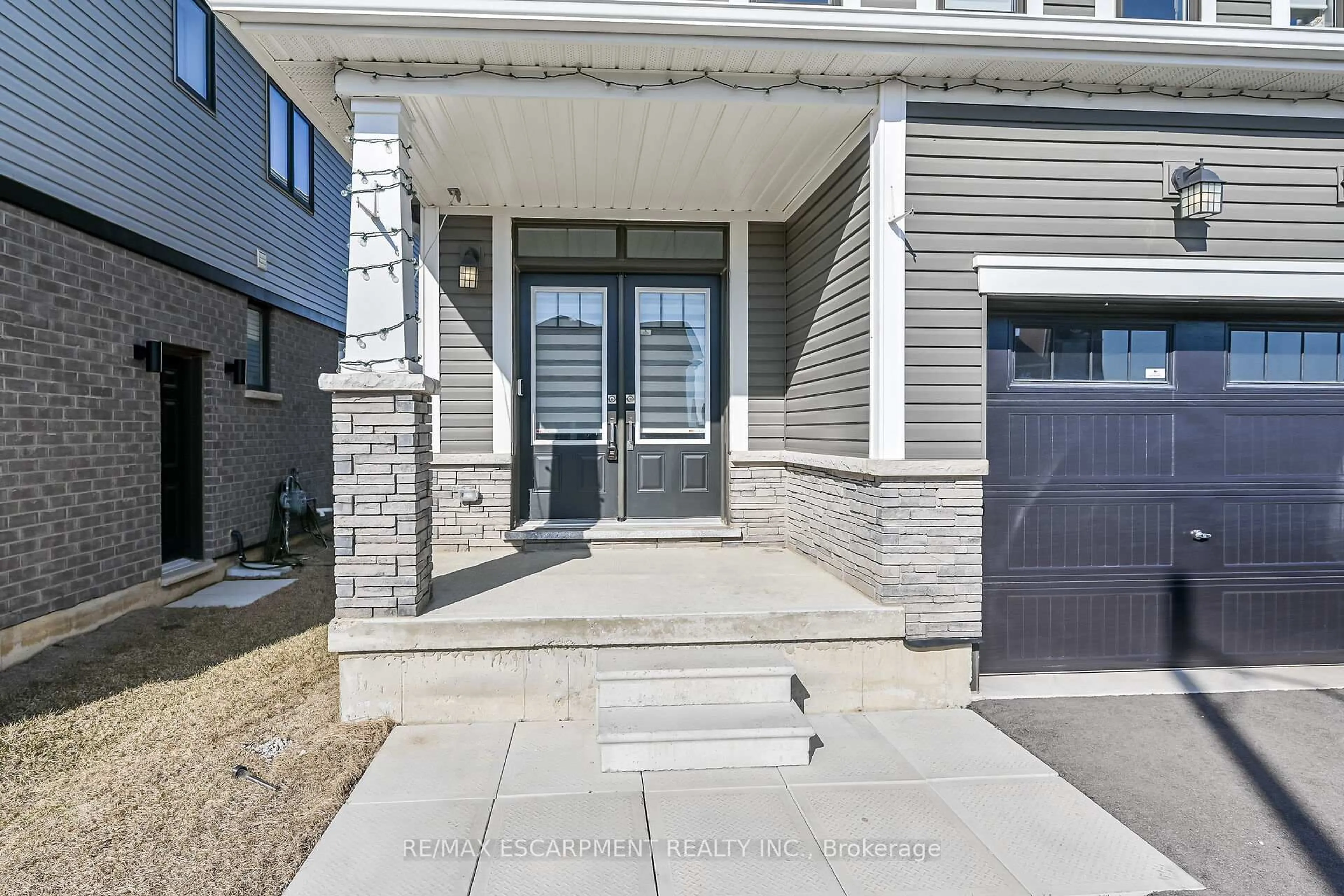 Unknown for 14 Oaktree Dr, Haldimand Ontario N3W 0E6