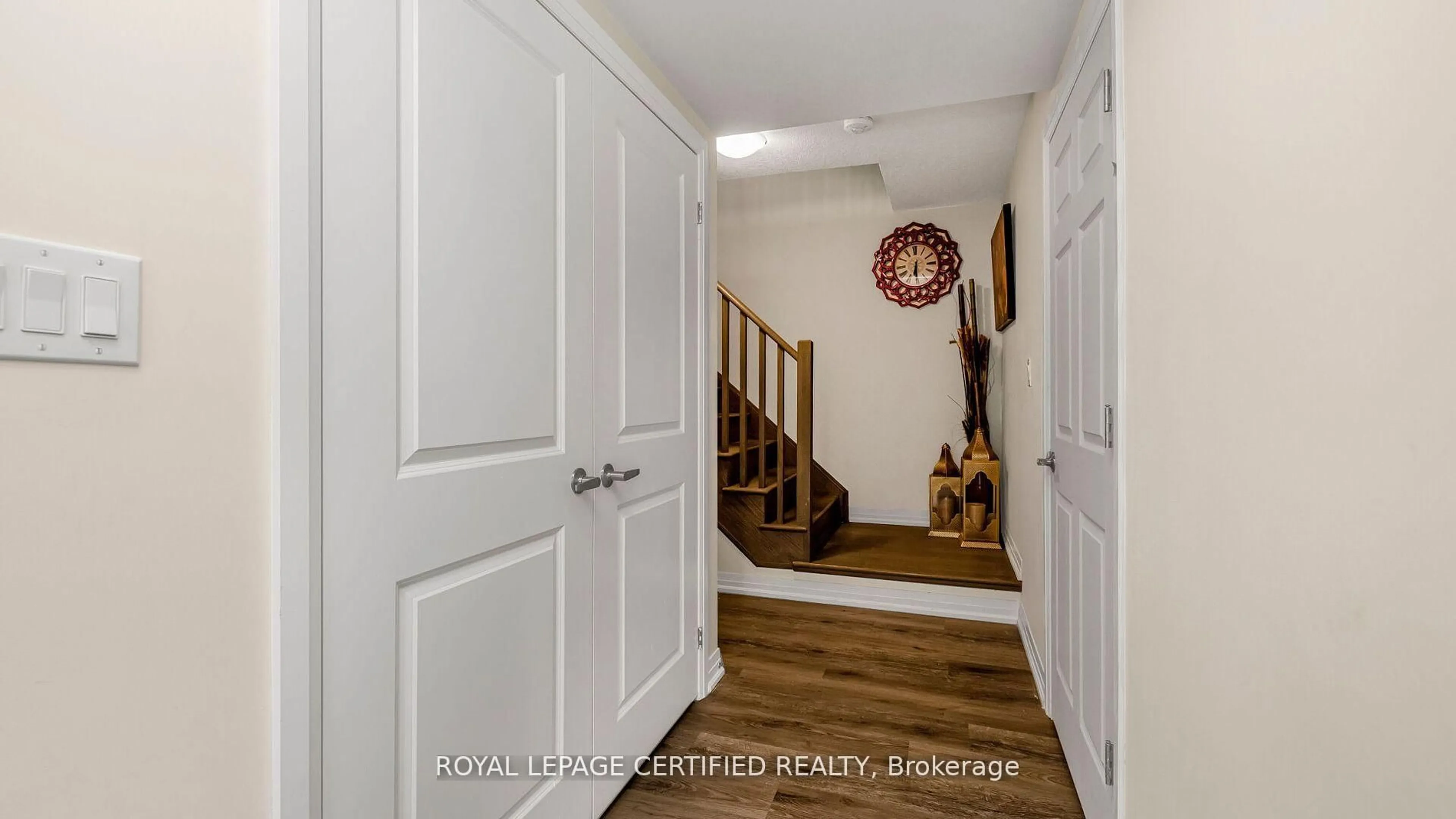 Indoor entryway for 185 Bedrock Dr #16, Hamilton Ontario L8J 0M5