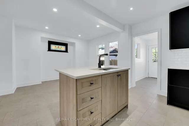 Additional property image - 145 Prospect St