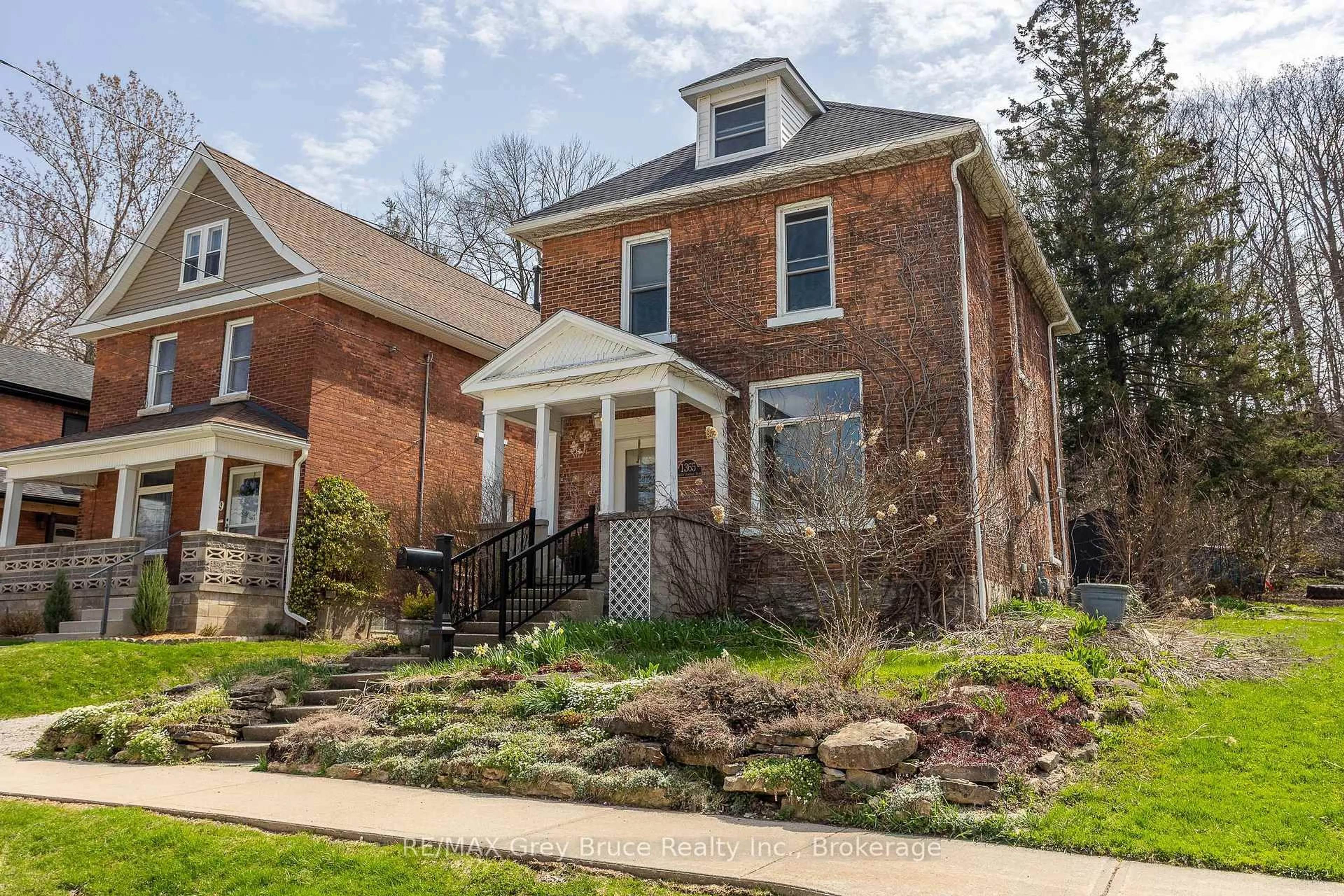 Home with brick exterior material, street for 1365 4th Ave, Owen Sound Ontario N4K 2P8