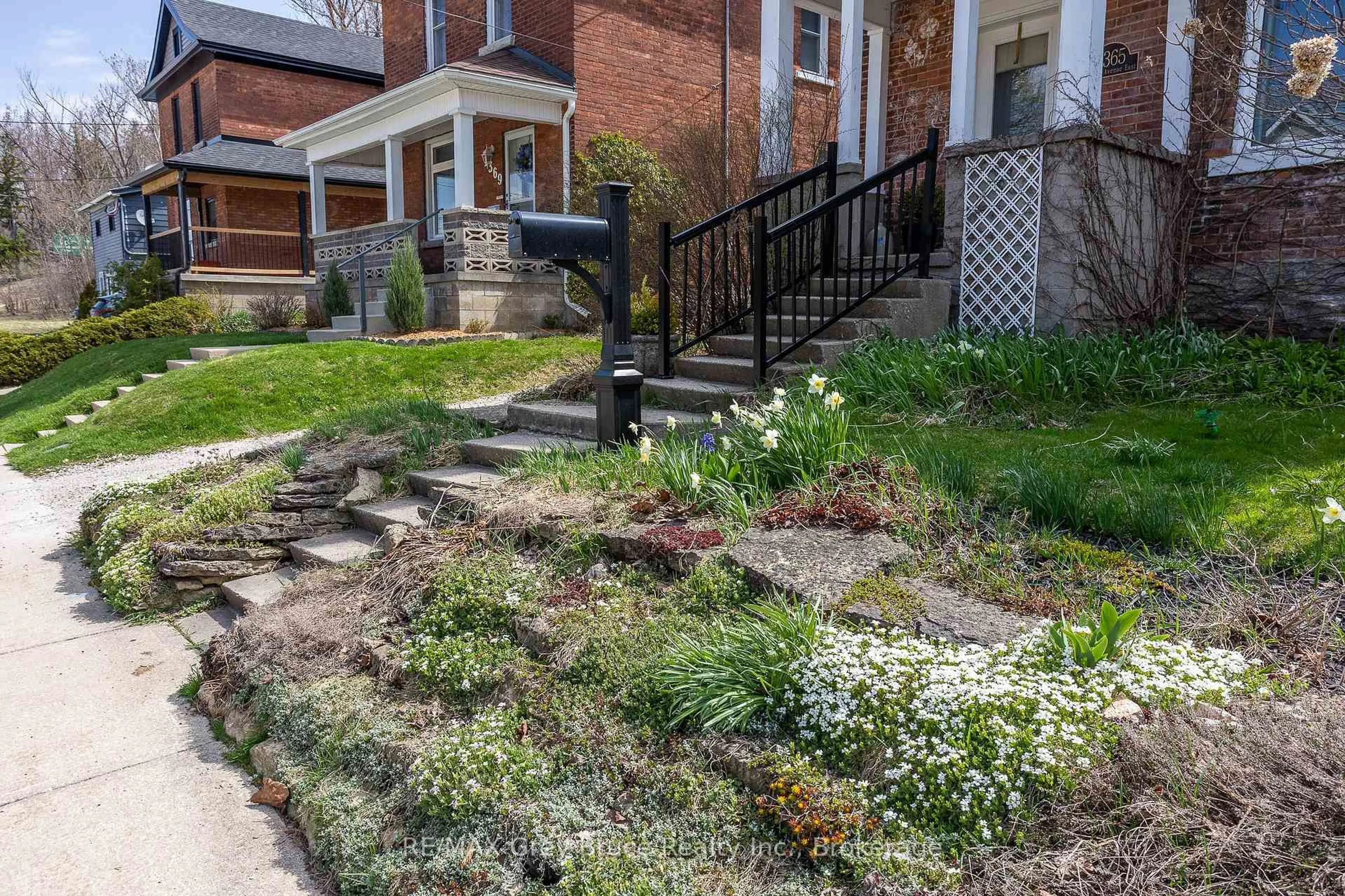 Patio, street for 1365 4th Ave, Owen Sound Ontario N4K 2P8