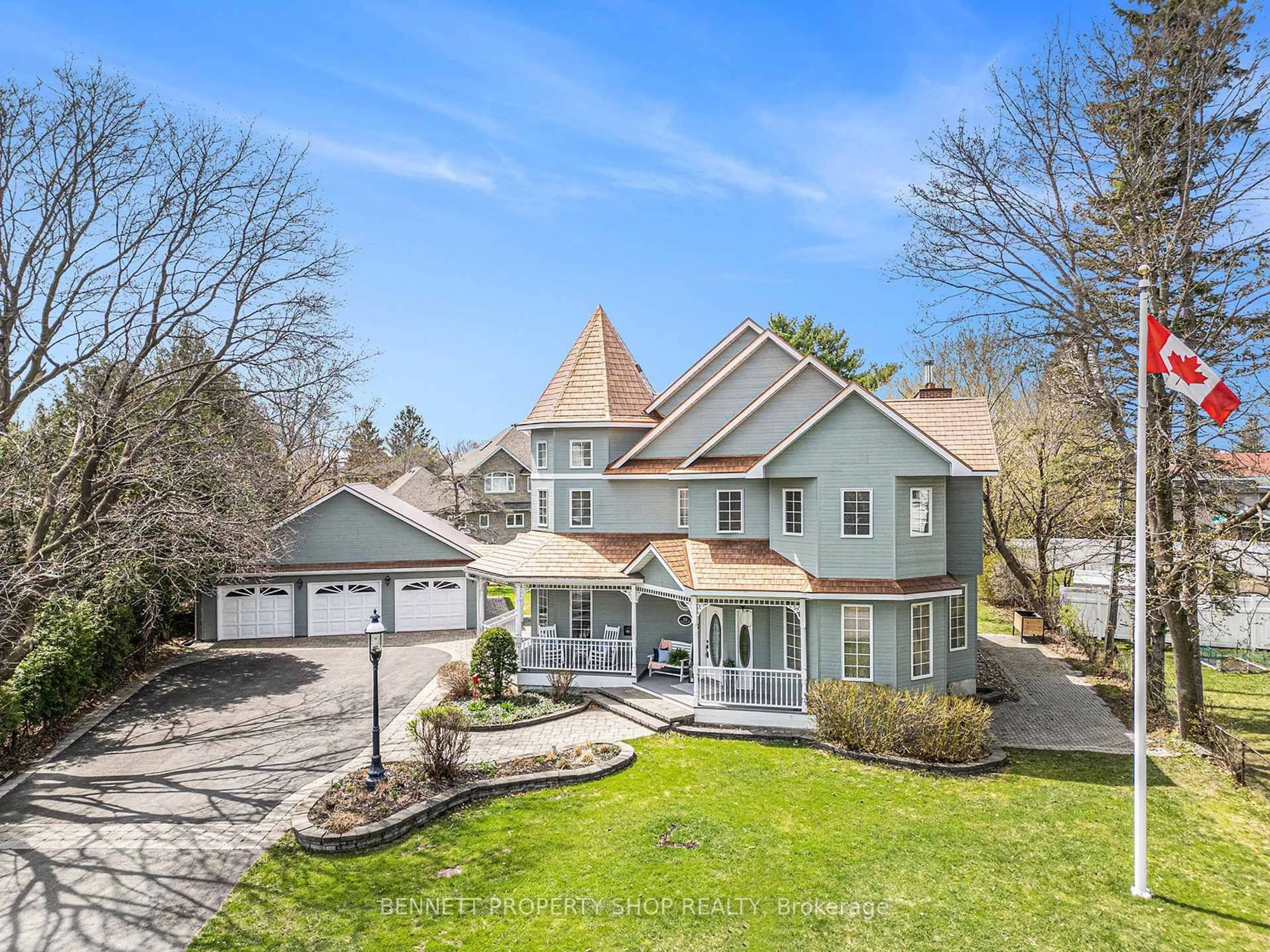 A pic from outside/outdoor area/front of a property/back of a property/a pic from drone, street for 22 Ashwood Cres, Ottawa Ontario K2G 2S8