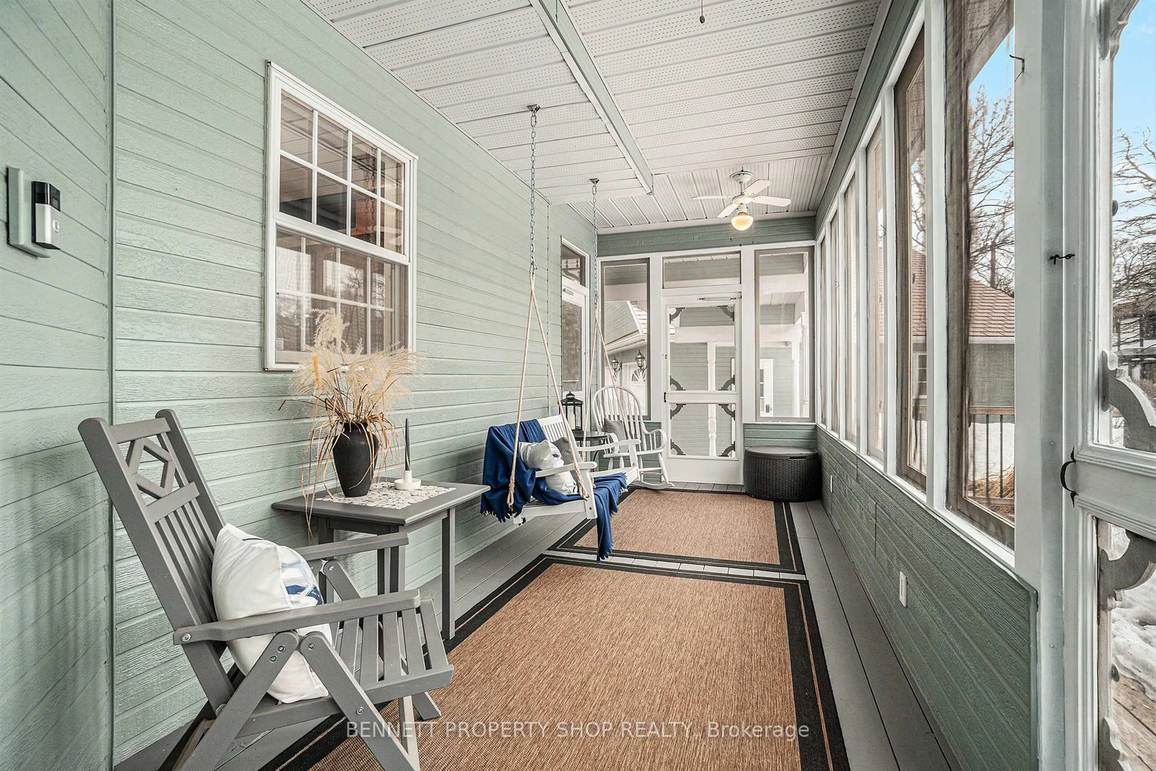 Indoor entryway for 22 Ashwood Cres, Ottawa Ontario K2G 2S8