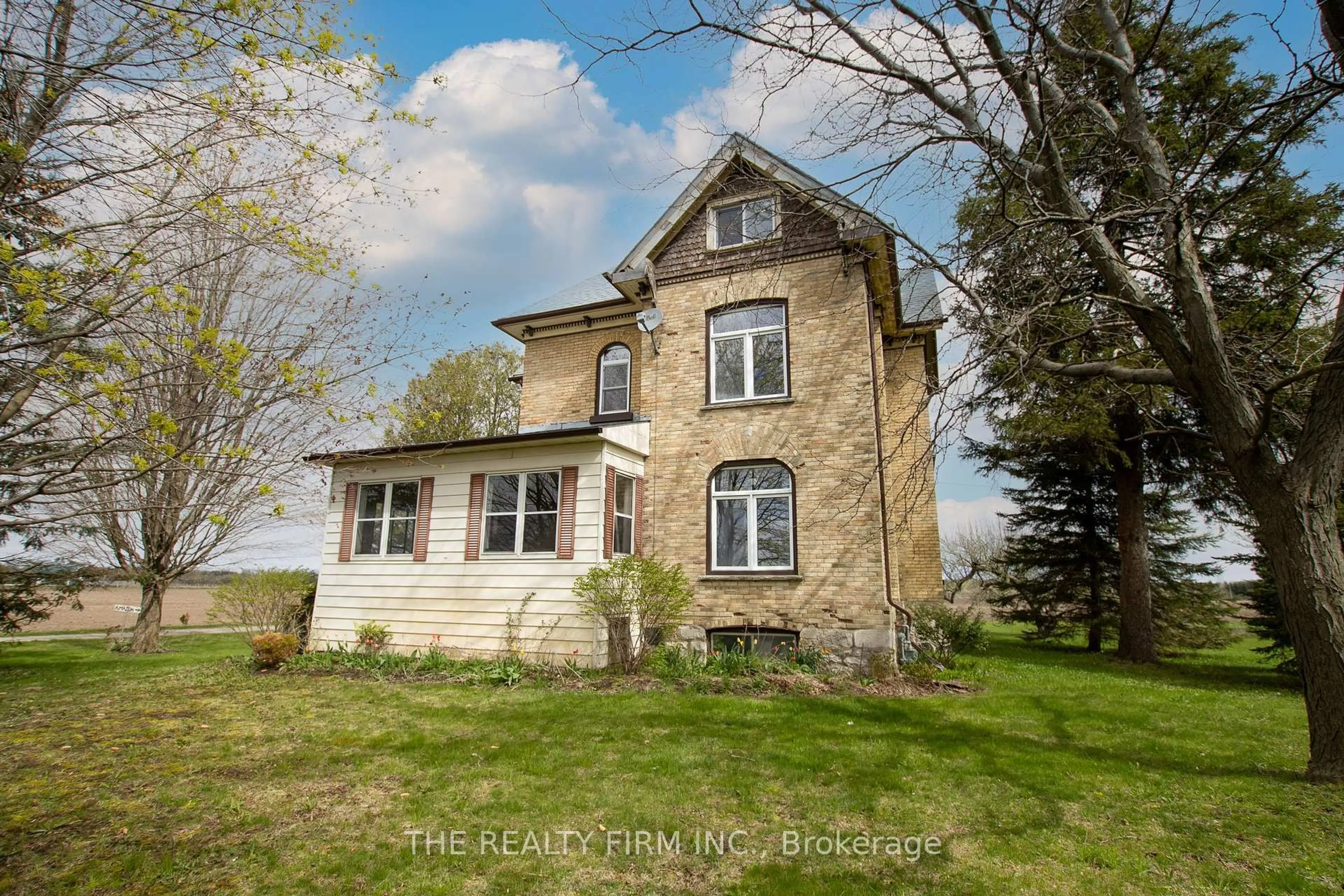 A pic from outside/outdoor area/front of a property/back of a property/a pic from drone, building for 45004 Talbot Line, Central Elgin Ontario N5P 3S7