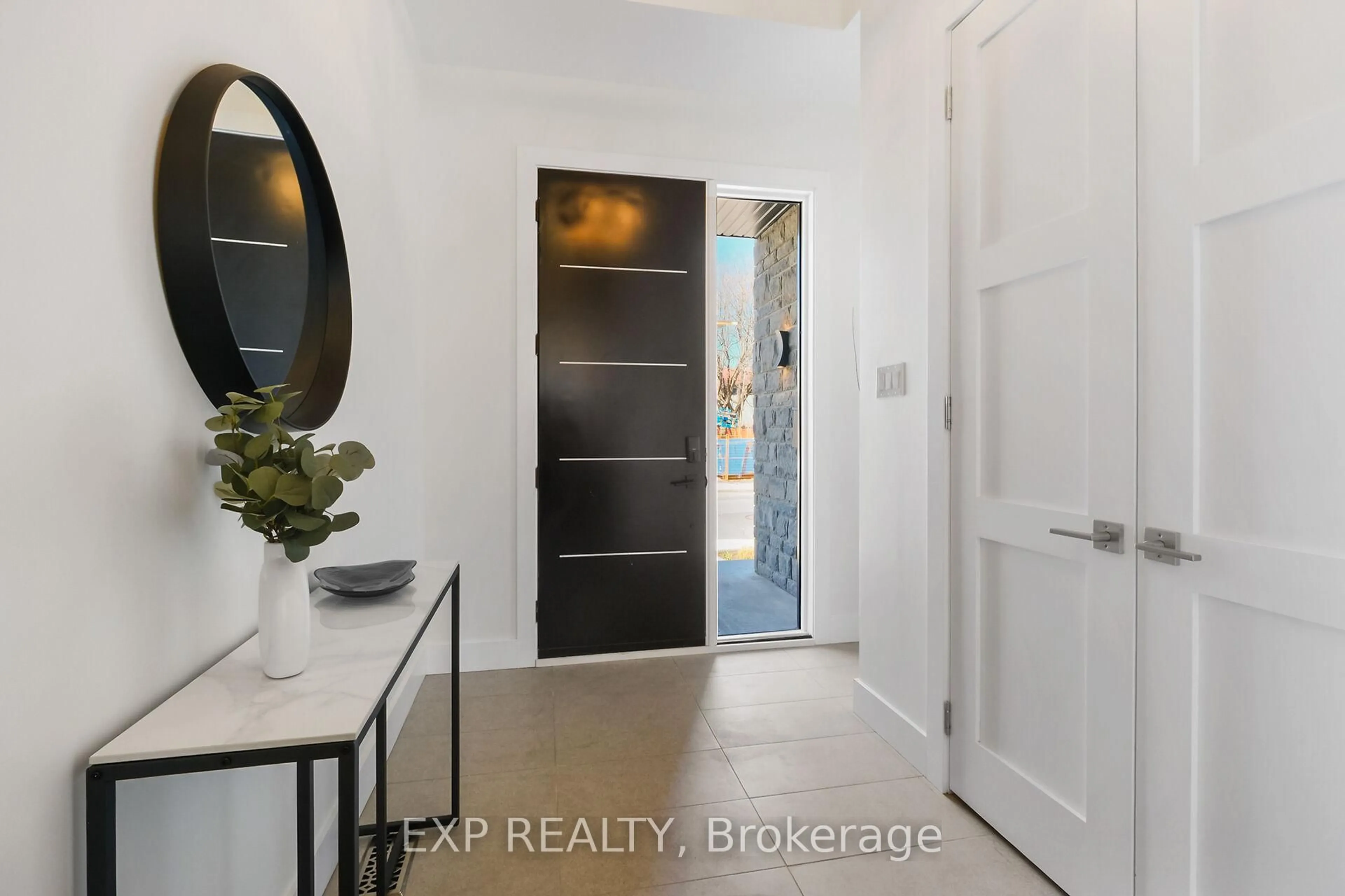 Indoor entryway for 86 Queen Mary St, Ottawa Ontario K1K 1X7