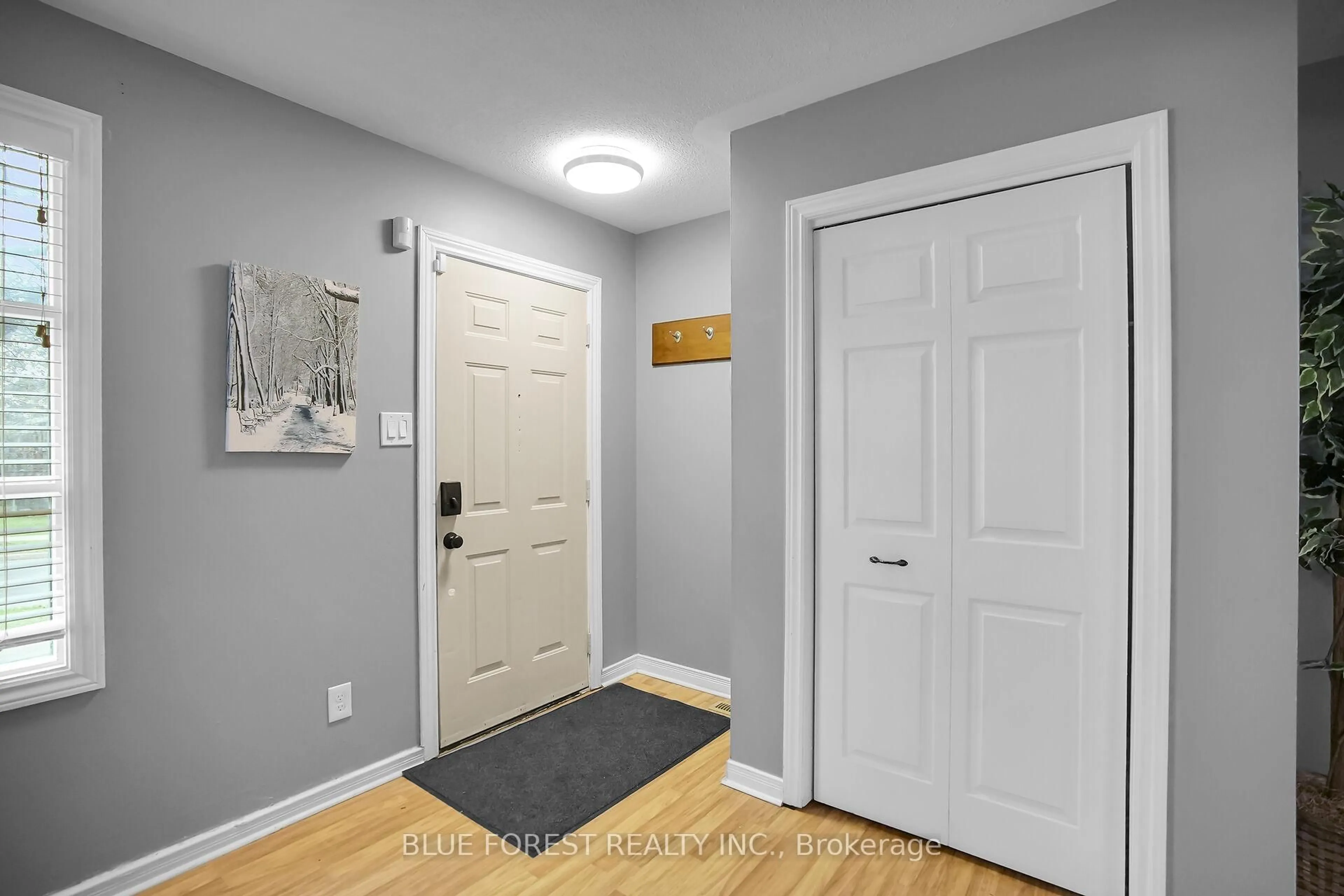 Indoor entryway for 9 ARDSLEY Rd, London North Ontario N6G 2W3