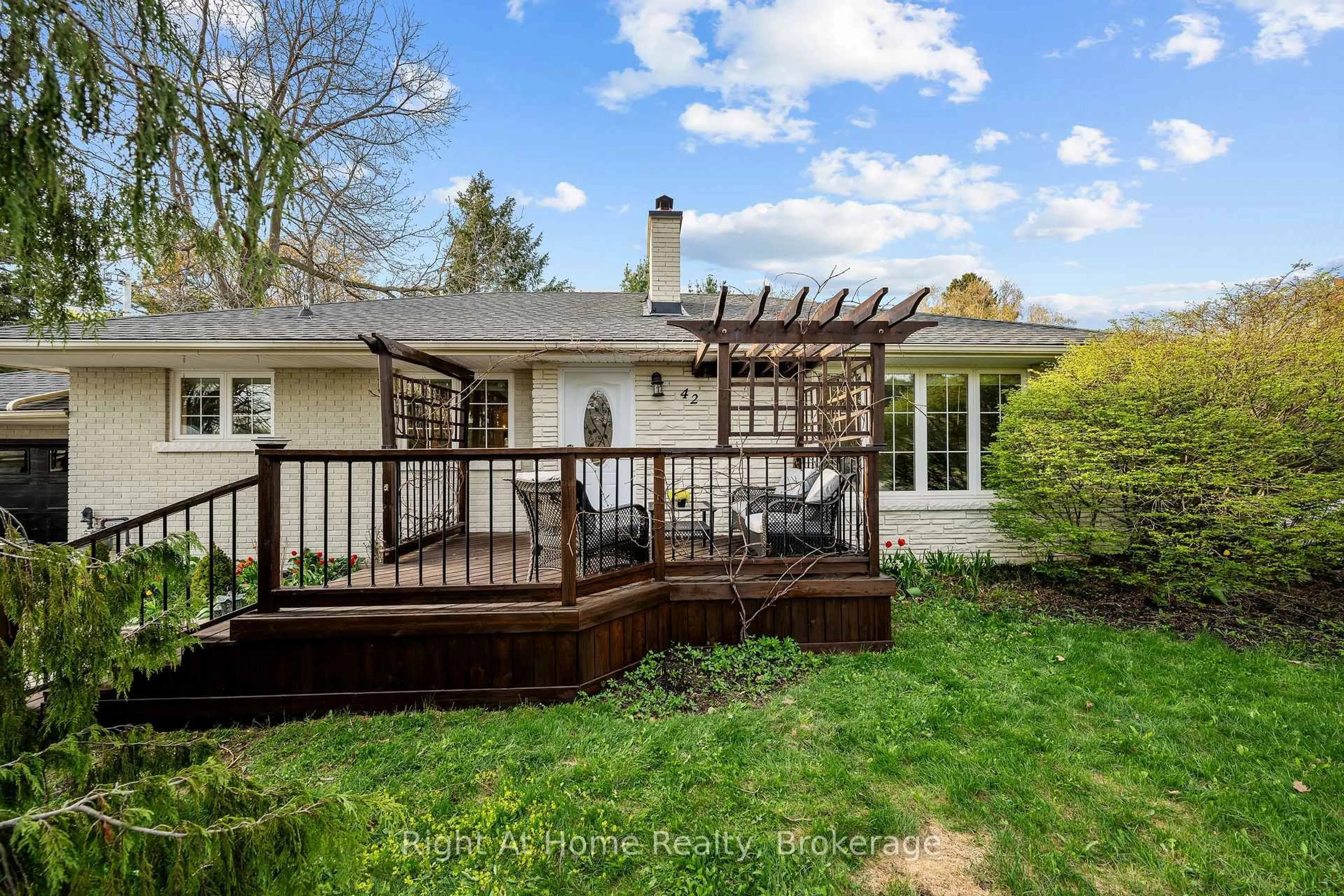 Patio, unknown for 42 Strathcona Dr, Pelham Ontario L0S 1E0
