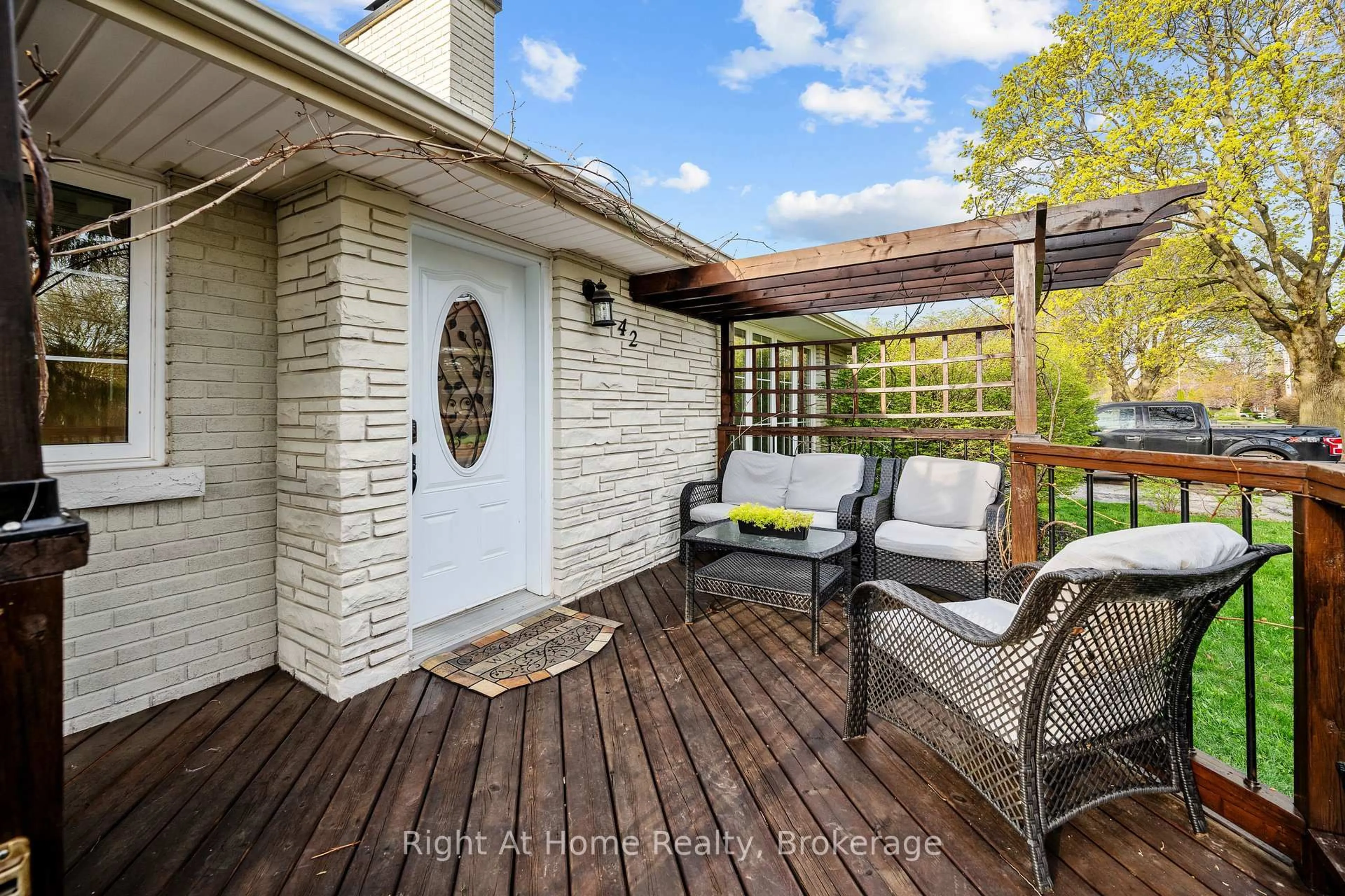 Patio, water/lake/river/ocean view for 42 Strathcona Dr, Pelham Ontario L0S 1E0