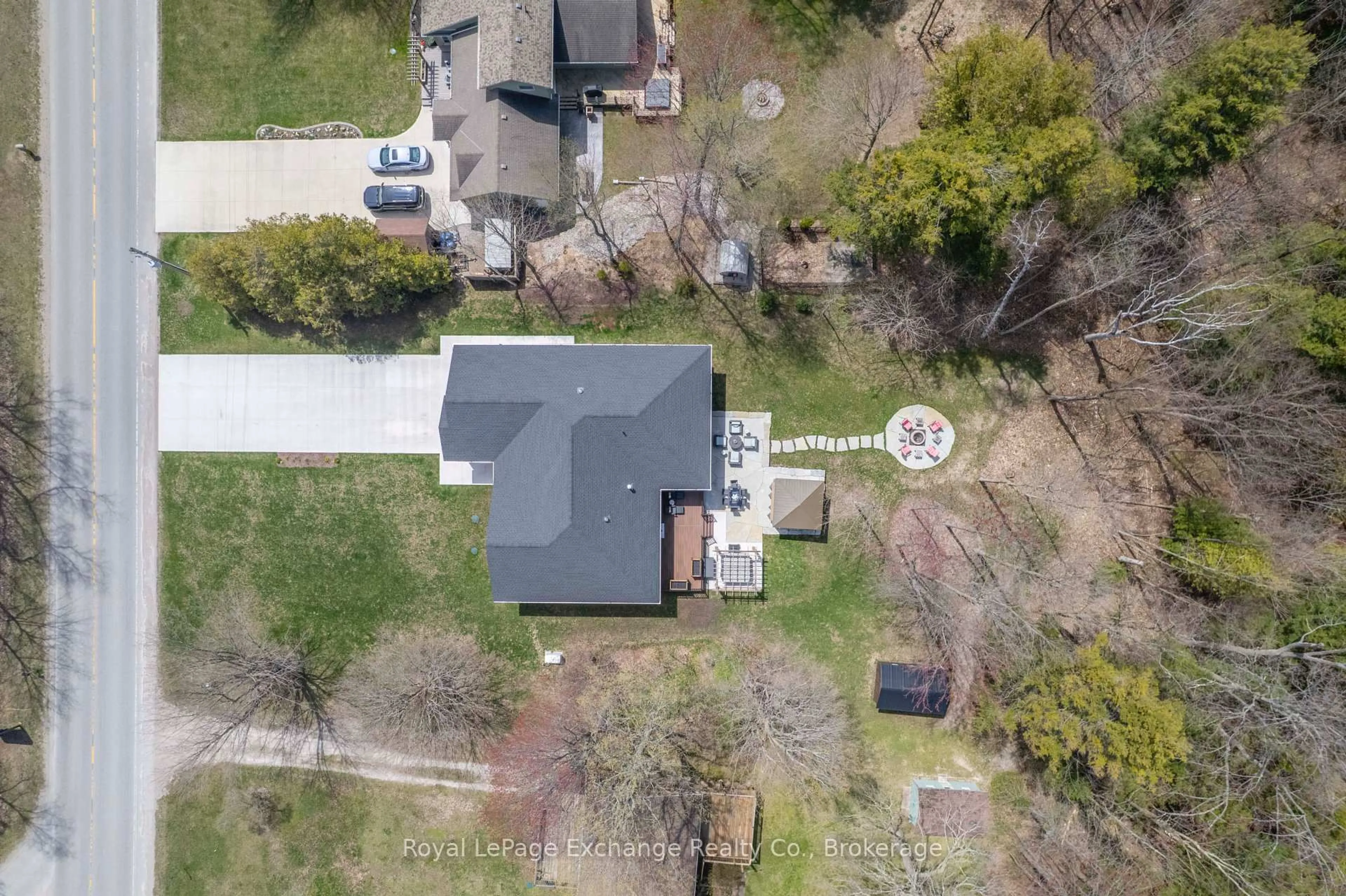 A pic from outside/outdoor area/front of a property/back of a property/a pic from drone, street for 339 Lake Range Dr, Huron-Kinloss Ontario N0G 2R0