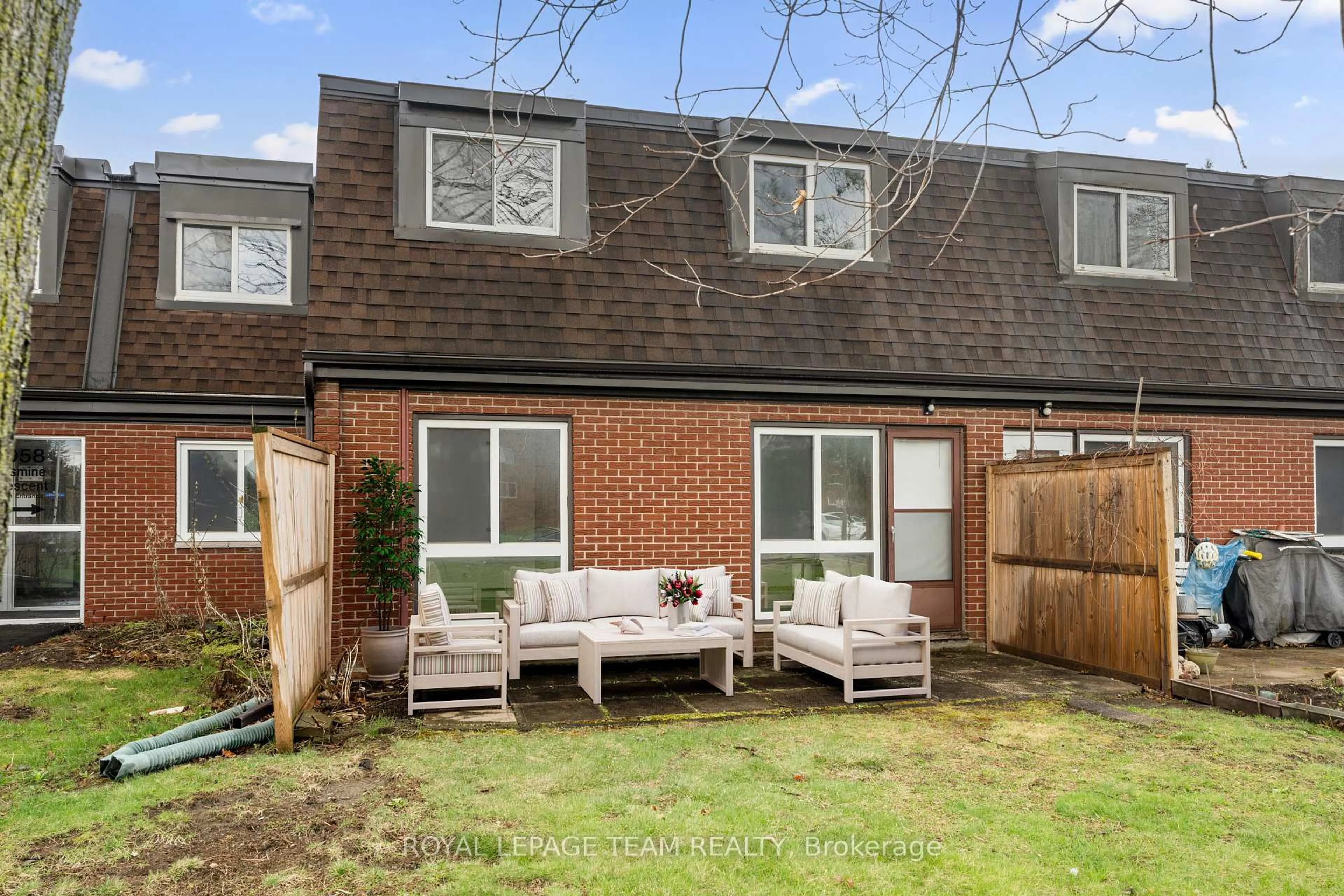 Unknown for 1958 Jasmine Cres #40J, Ottawa Ontario K1J 7W1